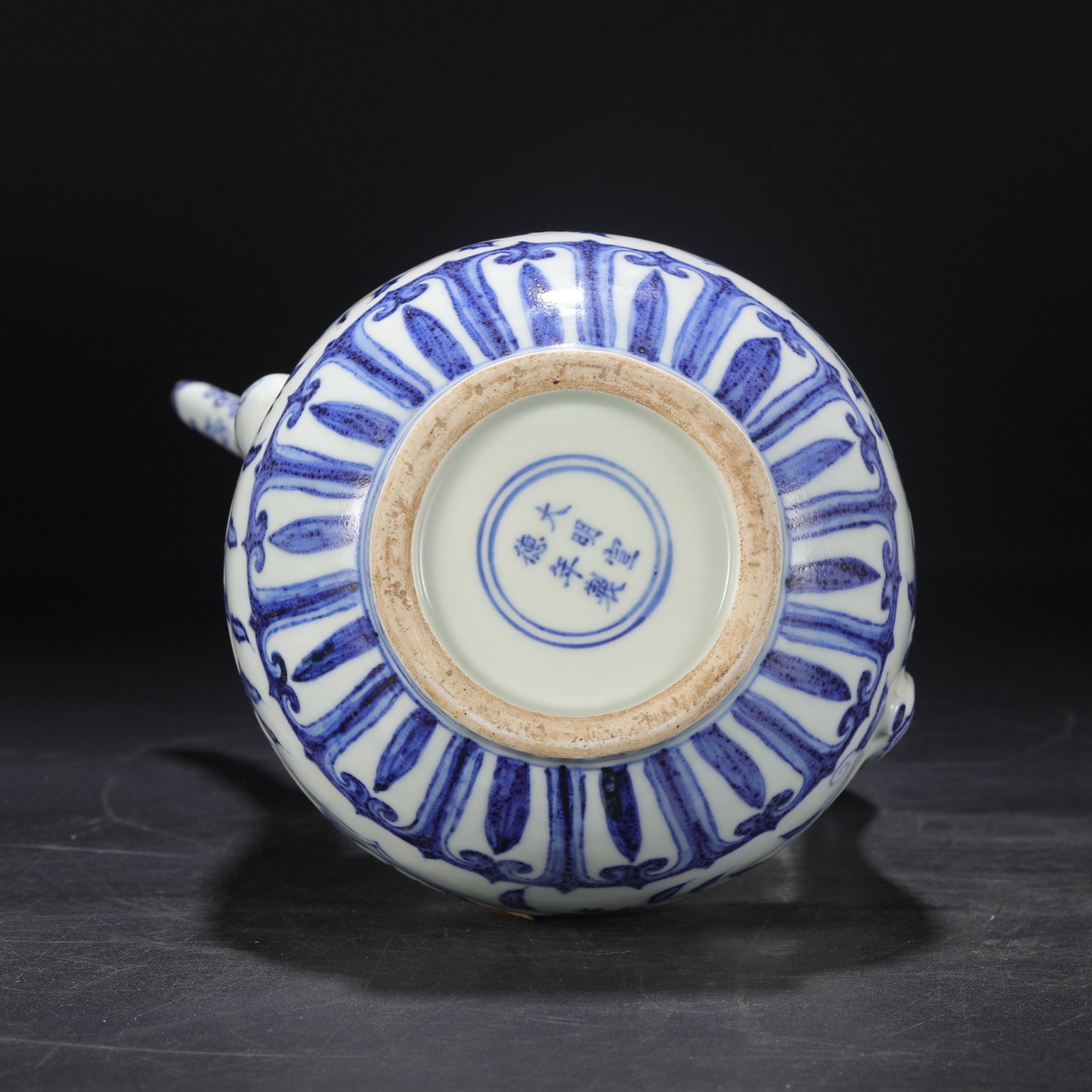 A Rare Blue and White Fruit Pattern Ewer - 9