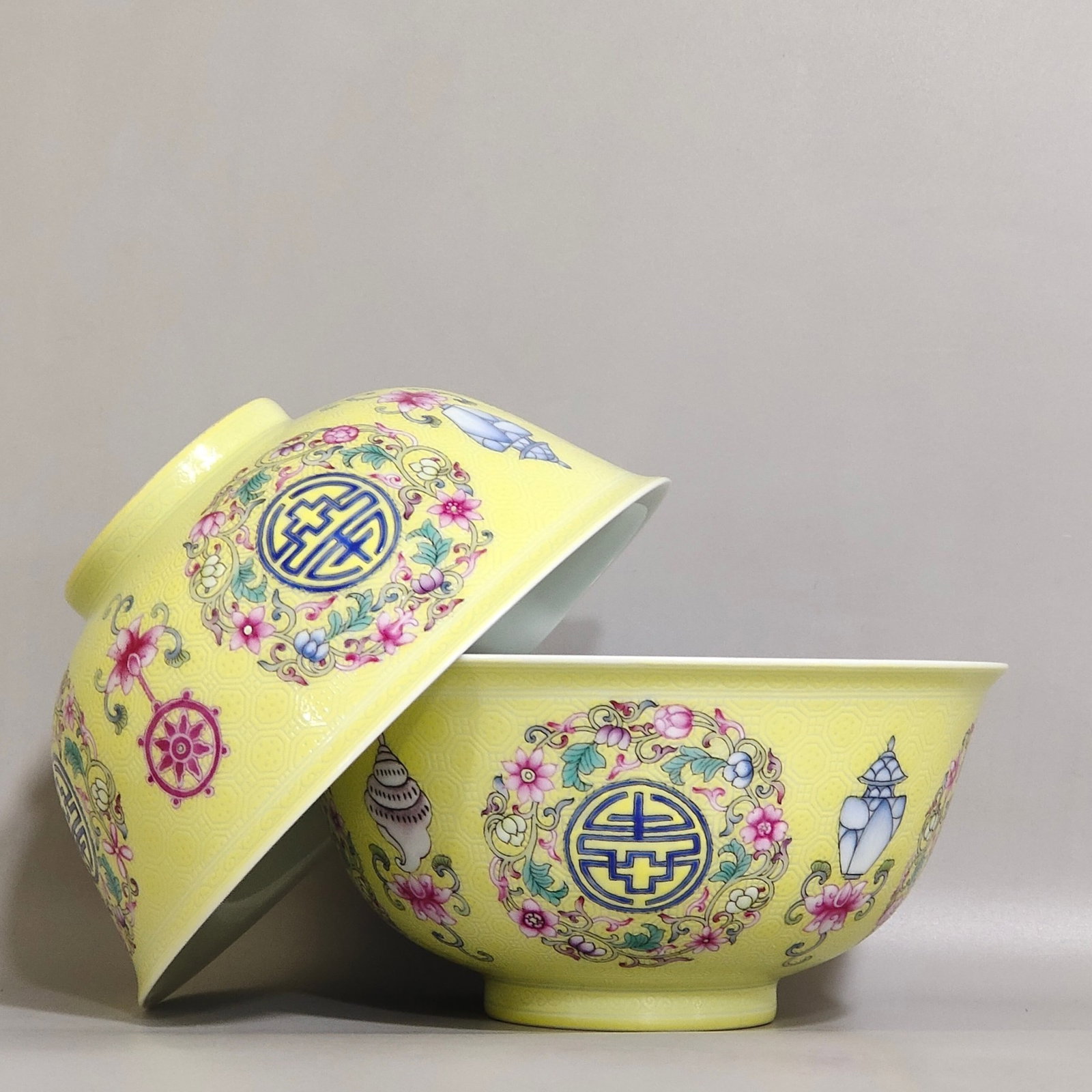 A Pair of Exquisite Yellow Ground Famille-Rose Agate Red Glazed Flower and Landscape Pattern Bowls: A Pair of Exquisite Yellow Ground Famille-Rose Agate Red Glazed Flower and Landscape Pattern Bowls,Qing Dynasty,China,Qianlong Four-character Mark,Size:2.8inx5.9in 一对黄地