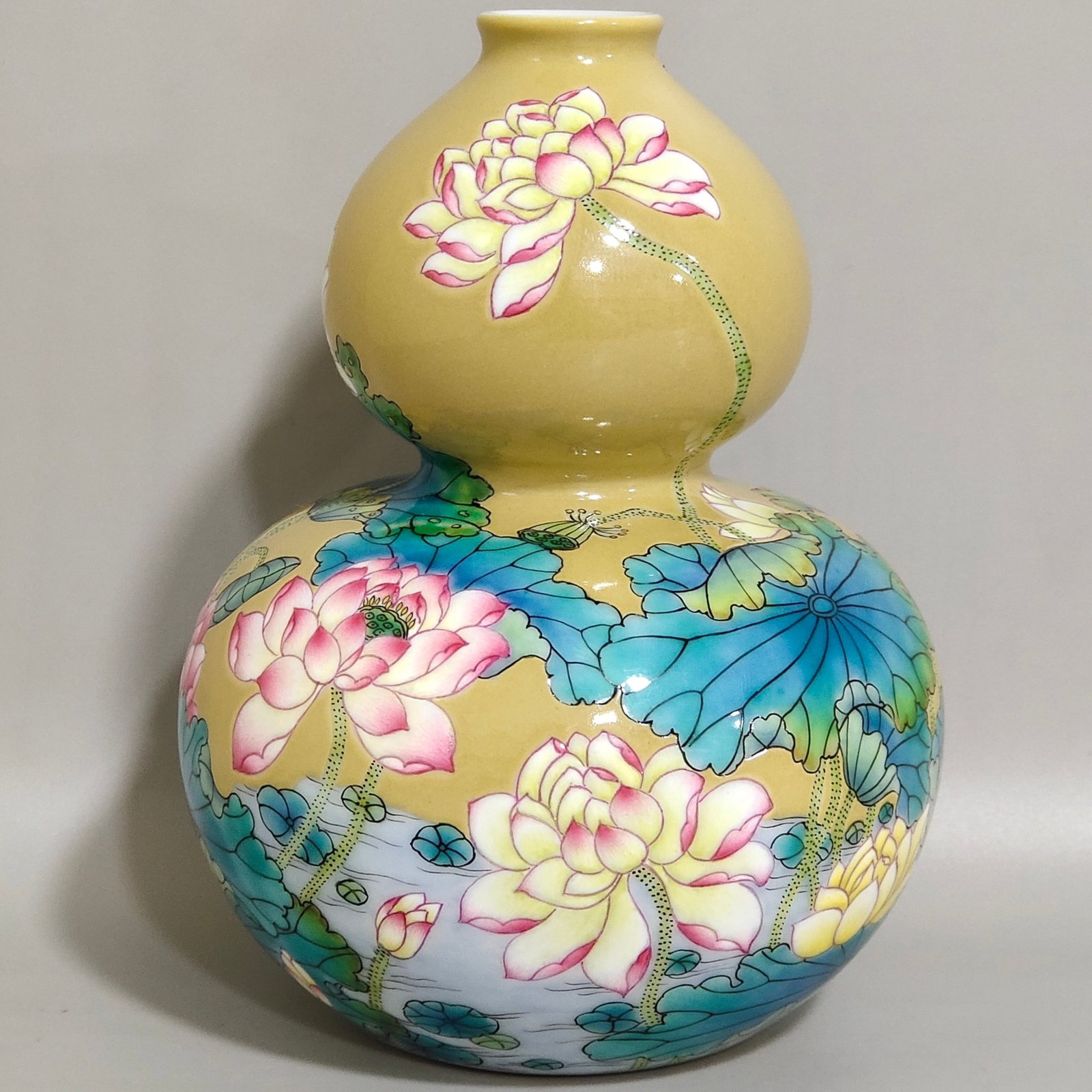 An Exquisite Famille-Rose Yellow Glazed Lotus Pattern Gourd Vase: An Exquisite Famille-Rose Yellow Glazed Lotus Pattern Gourd Vase,Qing Dynasty,China,Yongzheng Four-character Mark,Size:5.3inx3.7in 粉彩黄釉荷花纹葫Ŏ