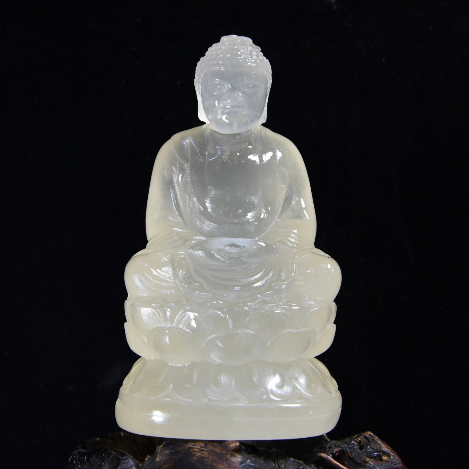 An Exquisite Shoushan Stone Statue of Sakyamuni Ornament: An Exquisite Shoushan Stone Statue of Sakyamuni Ornament,Qing Dynasty,China,Size:5.1inx3inx3in,Weight:620.7g 寿山石如来像摆件,中国清&#