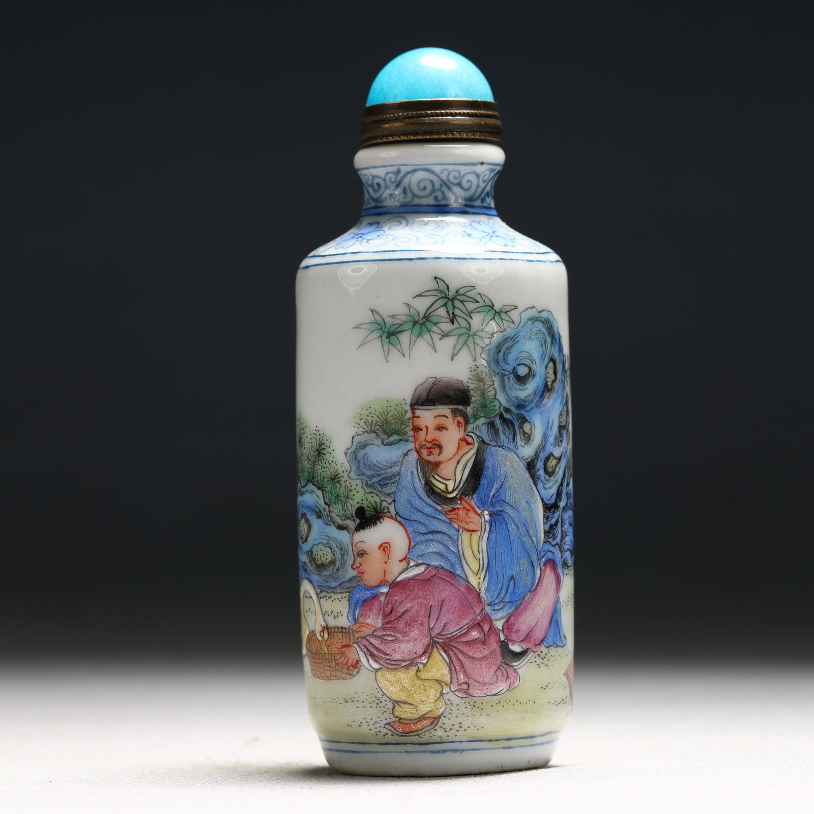 An Exquisite Enamel Figure Pattern Porcelain Snuff Bottle: An Exquisite Enamel Figure Pattern Porcelain Snuff Bottle,Qing Dynasty, China,Qianlong Four-character Mark,Size:1.2inx1.2inx3.5in 瓷胎画珐琅彩人物ಬ