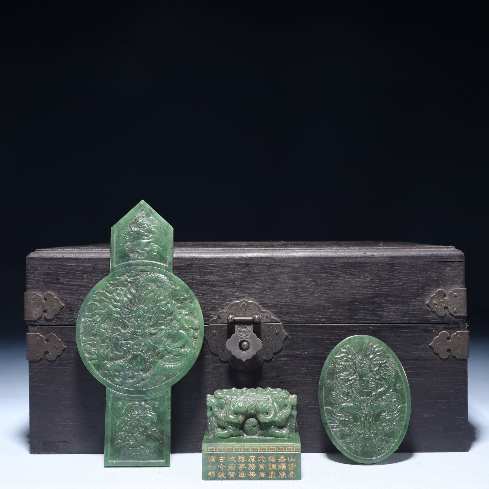 A Set of Fine Jasper Dragon Pattern Ornaments: A Set of Fine Jasper Dragon Pattern Ornaments, Qing Dynasty,China, Qianlong Mark, Size:2.2inx1.8inx5.9in,(Box)11inx11inx5.1in,Weight:500g 一套碧玉龙纹摆ߥ