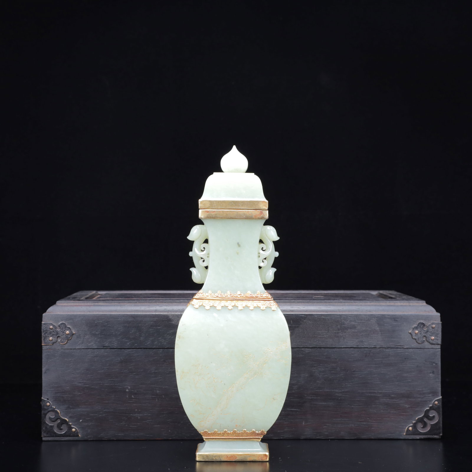 An Exquisite White Jade Cover with Gold Landscape Pattern Double-Ears Bottle,with Poem: An Exquisite White Jade Cover with Gold Landscape Pattern Double-Ears Bottle,with Poem,Qing Dynasty,China,Size:(Bottle)3.1inx2inx8.7in,(Box)12.2inx5.9inx9.1in,Weight:412g 白玉包ŵ
