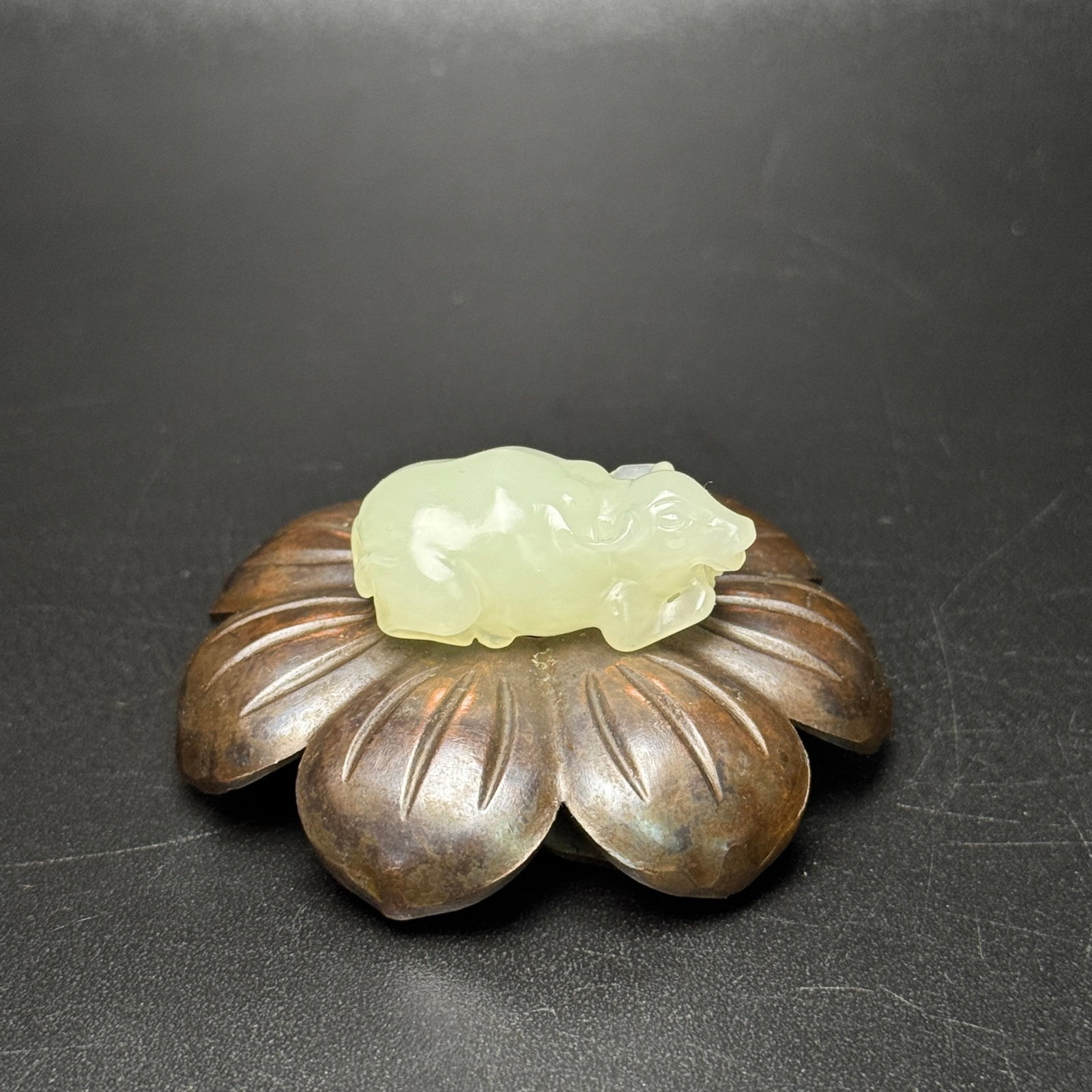 An Exquisite White Jade Buffalo Pendant: An Exquisite White Jade Buffalo Pendant,Qing Dynasty,China,Size:33mmx19mmx15mm,Weight:13g 白玉牛挂件,中国清代