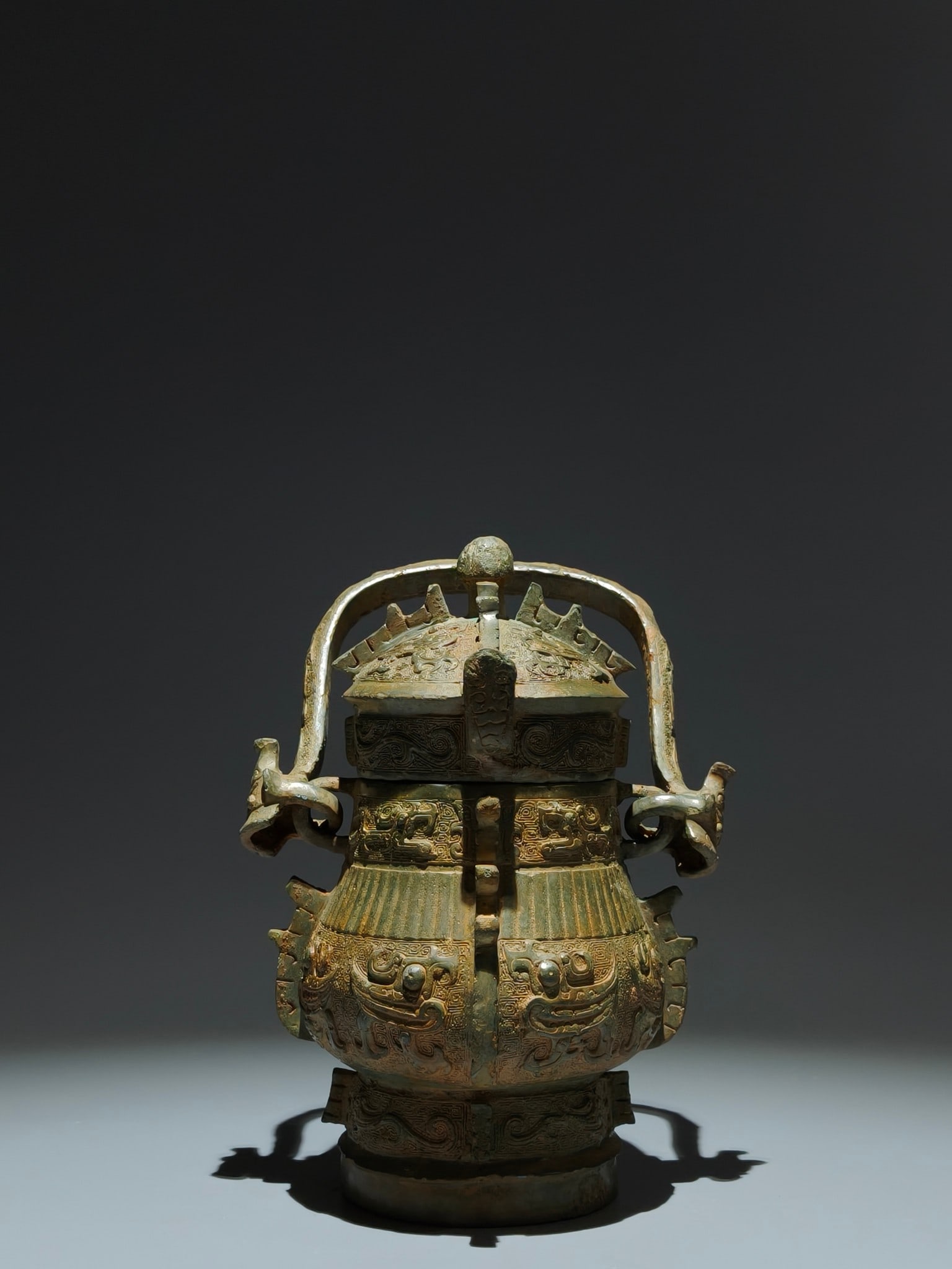 An Archaic Bronze Bird Pattern Loop-Handled Pot,With Inscription - 4
