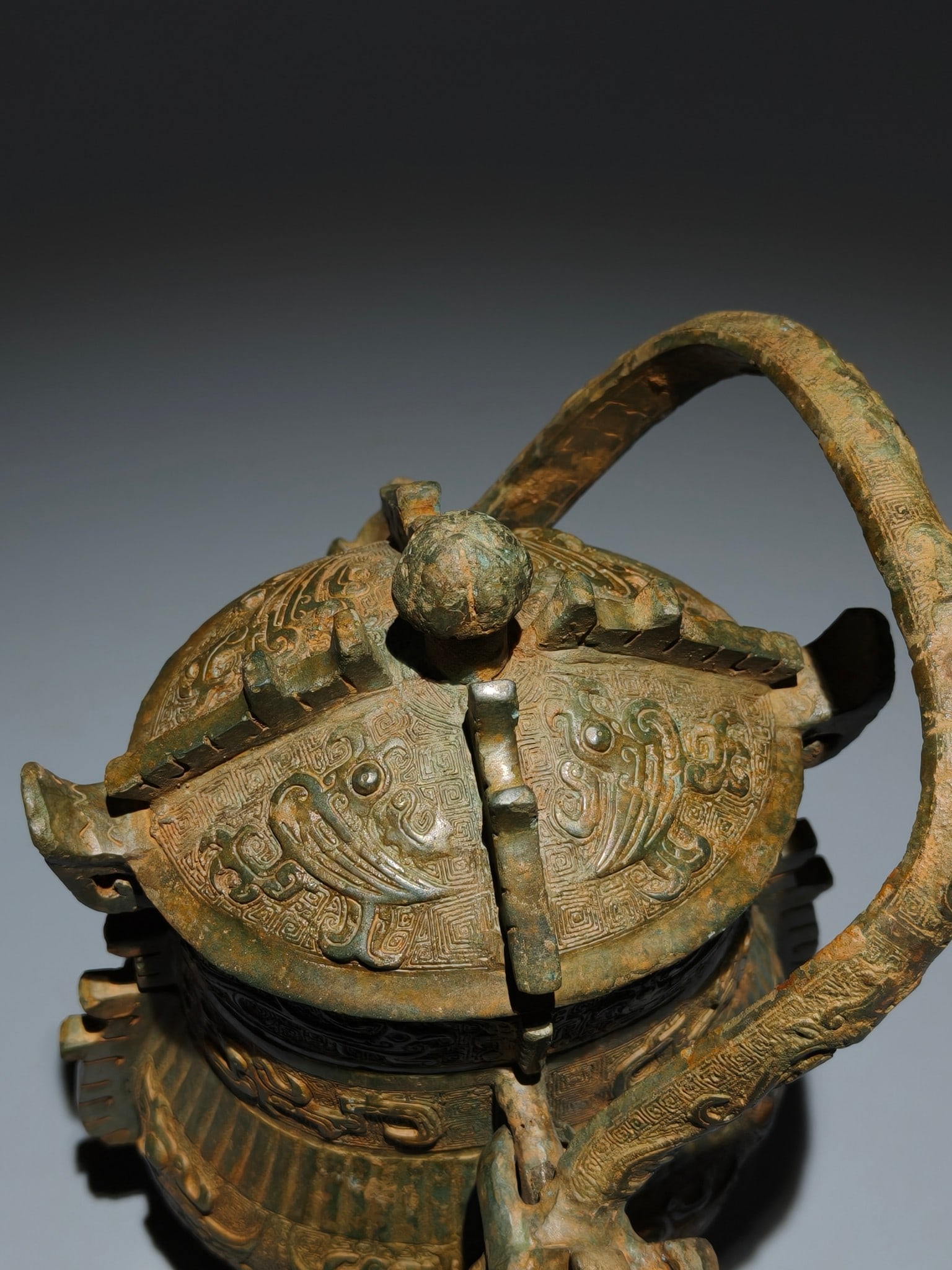 An Archaic Bronze Bird Pattern Loop-Handled Pot,With Inscription - 6