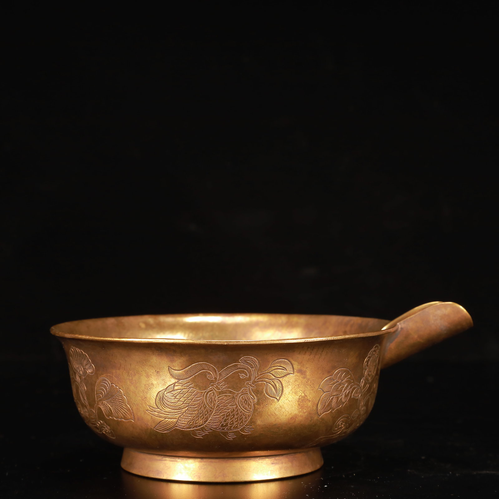 An Exquisite Gilt Bronze Flower and Bird Pattern Cup: An Exquisite Gilt Bronze Flower and Bird Pattern Cup,Tang Dynasty, China,Zhenguan Four-character Mark,Size:7.5inx6.3inx2.8in,Weight:550g 铜鎏金花鸟纹杯,ߑ