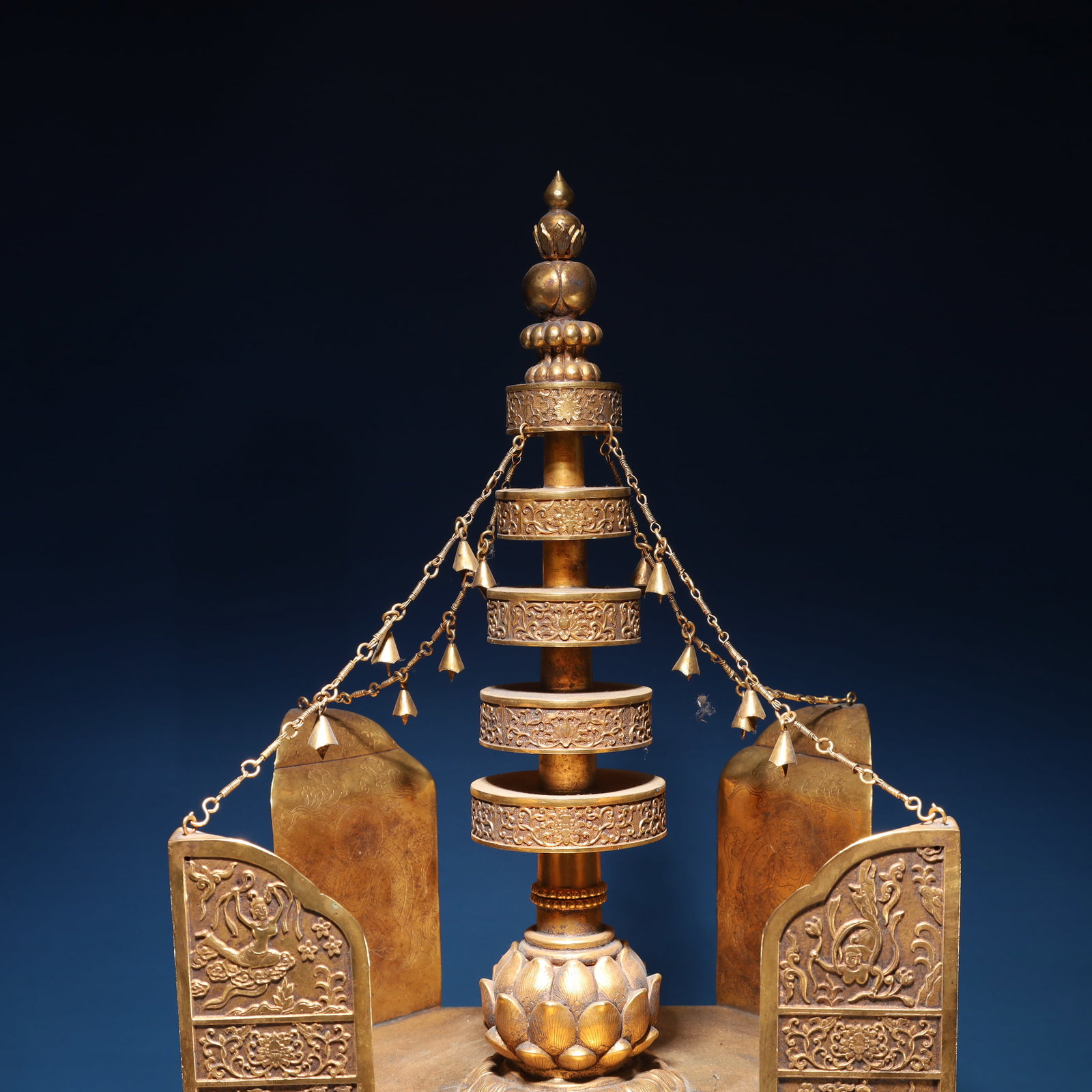 An Exquisite Gilt Bronze Figure Pattern Niche - 2
