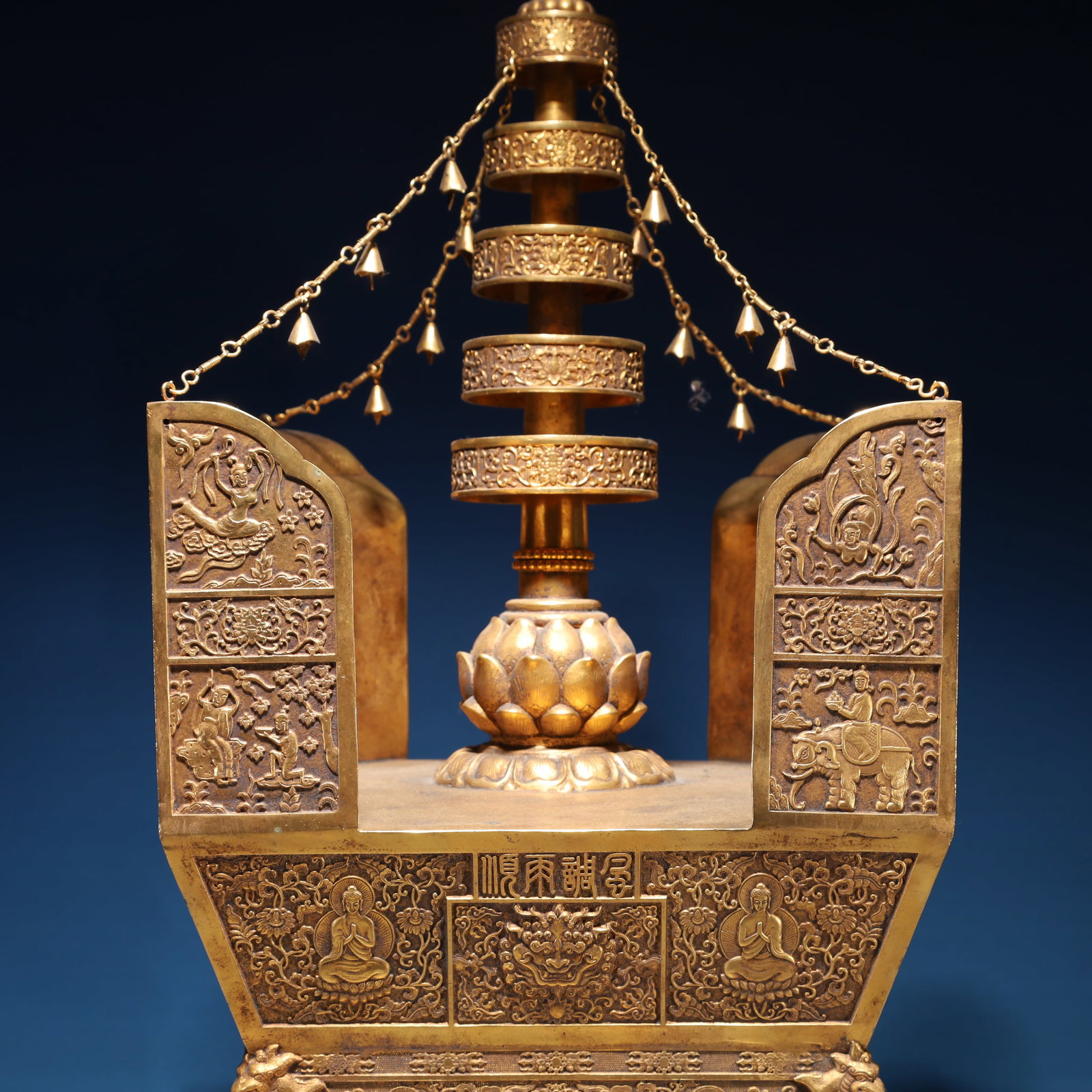 An Exquisite Gilt Bronze Figure Pattern Niche - 3