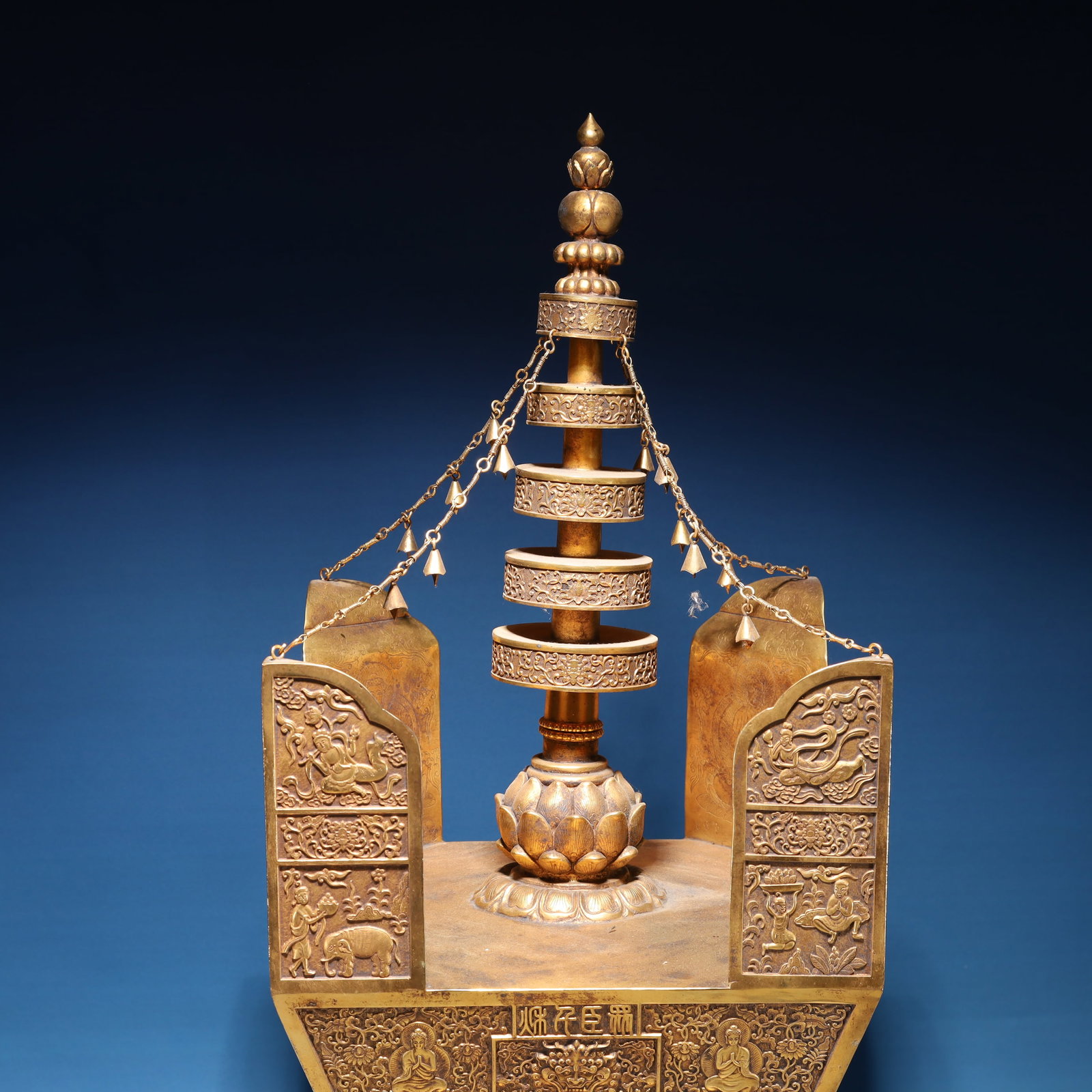 An Exquisite Gilt Bronze Figure Pattern Niche - 6