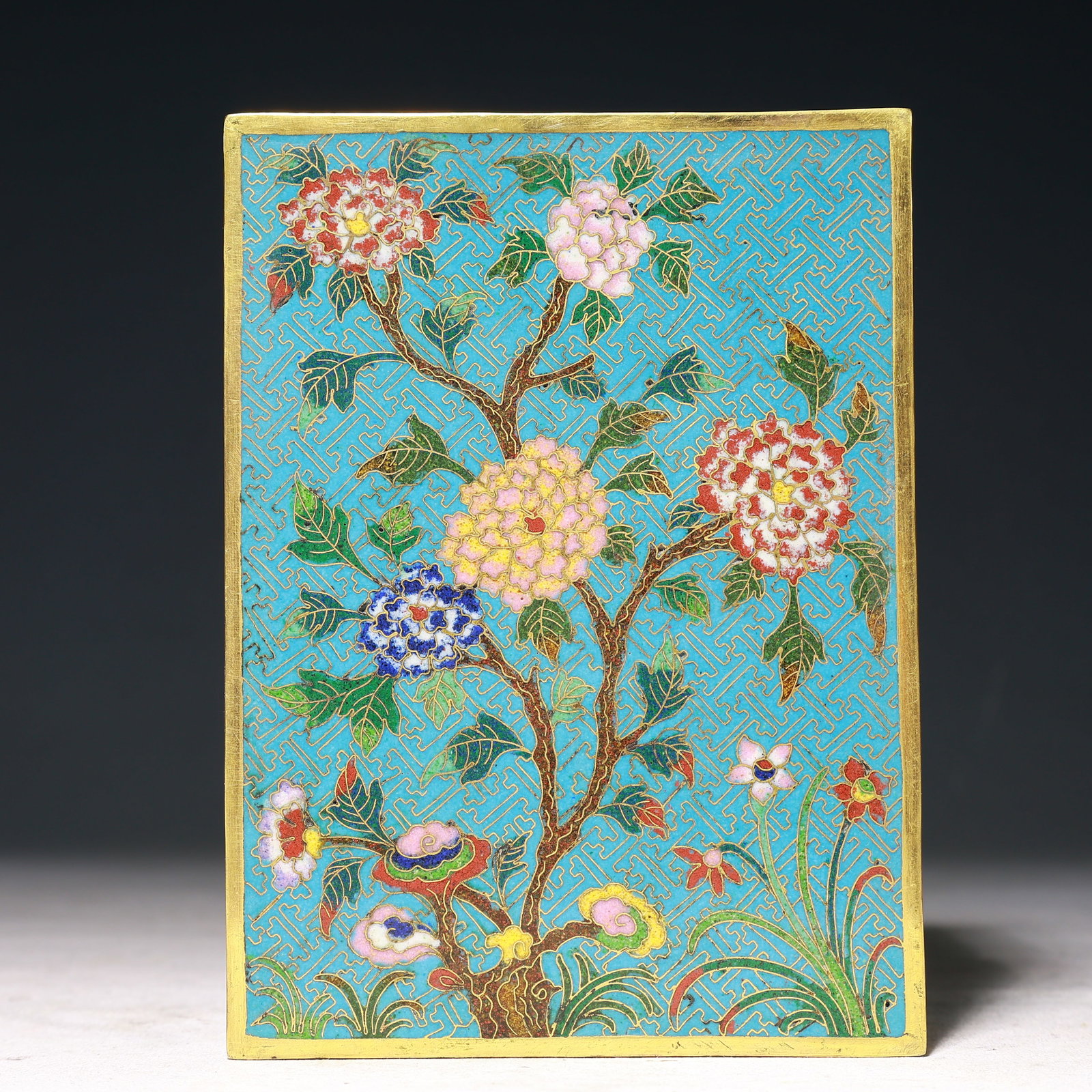 An Exquisite Cloisonne Flower Pattern Box with Cover - 2