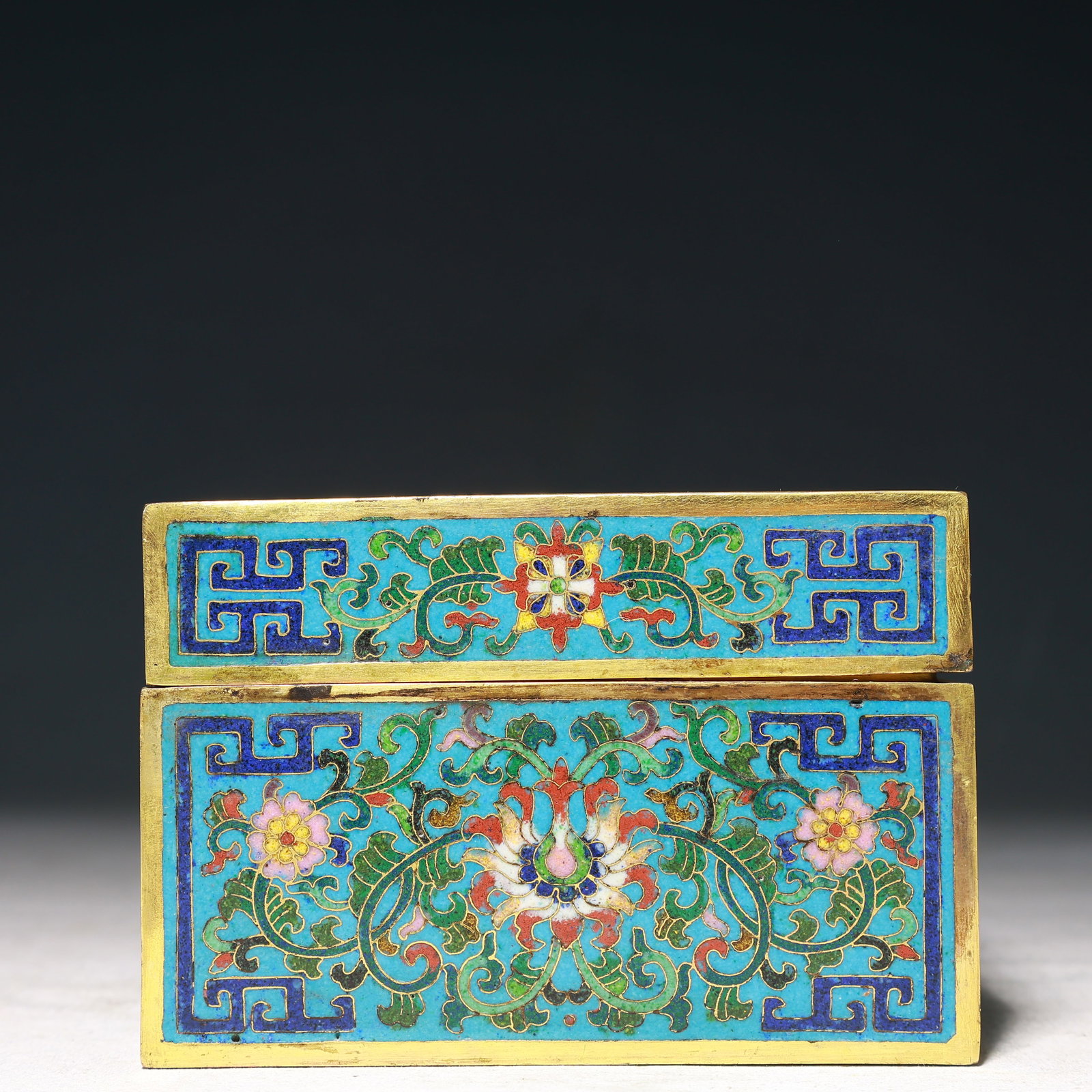 An Exquisite Cloisonne Flower Pattern Box with Cover - 3