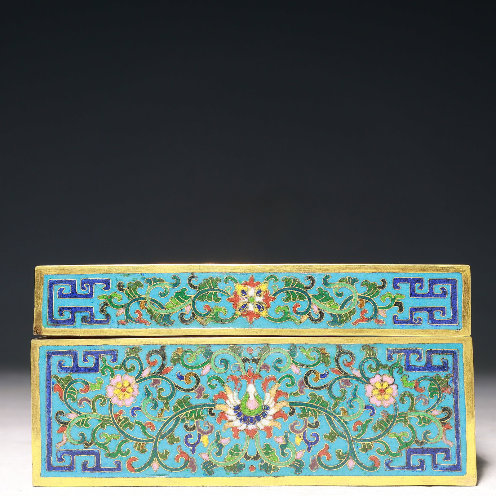 An Exquisite Cloisonne Flower Pattern Box with Cover - 4
