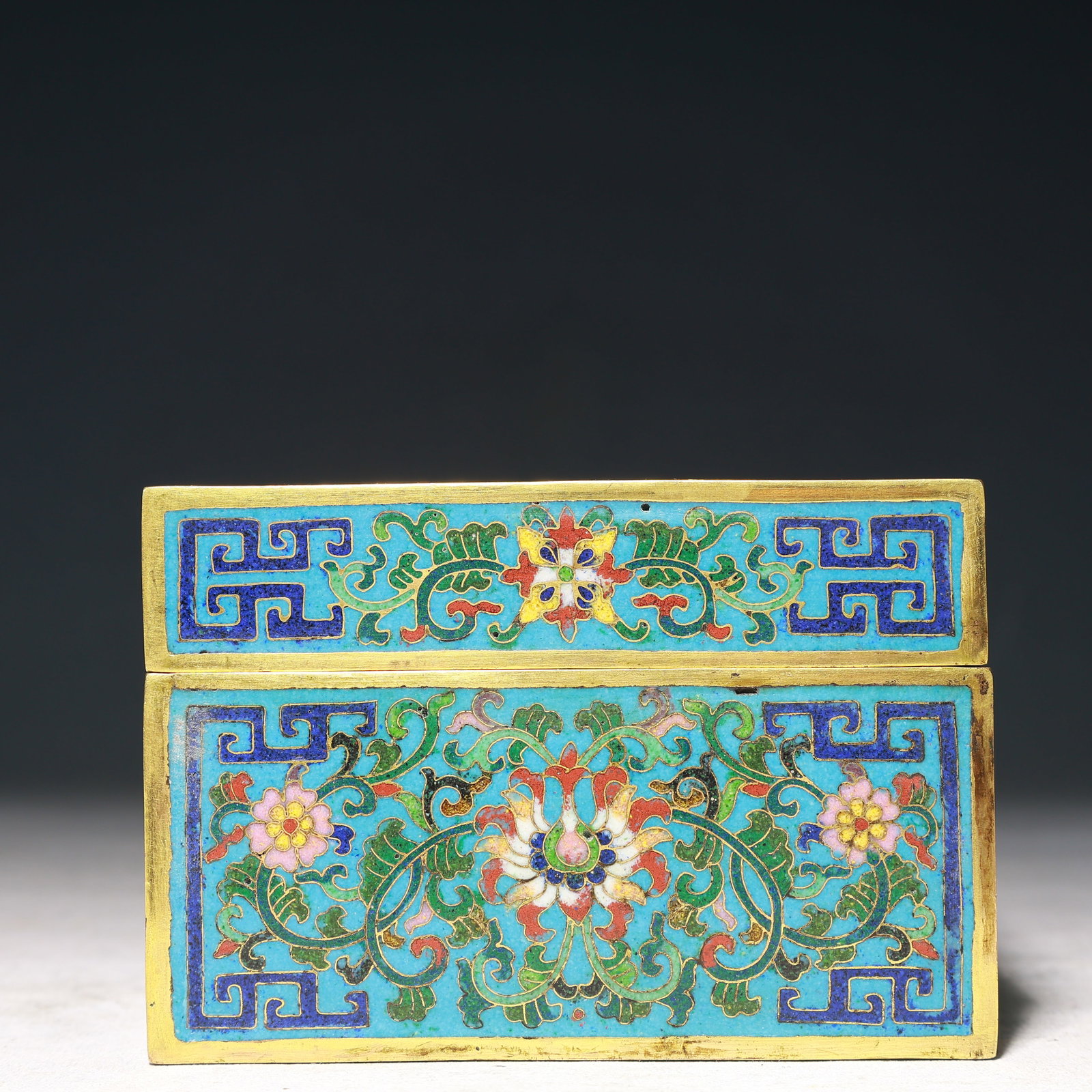An Exquisite Cloisonne Flower Pattern Box with Cover - 5