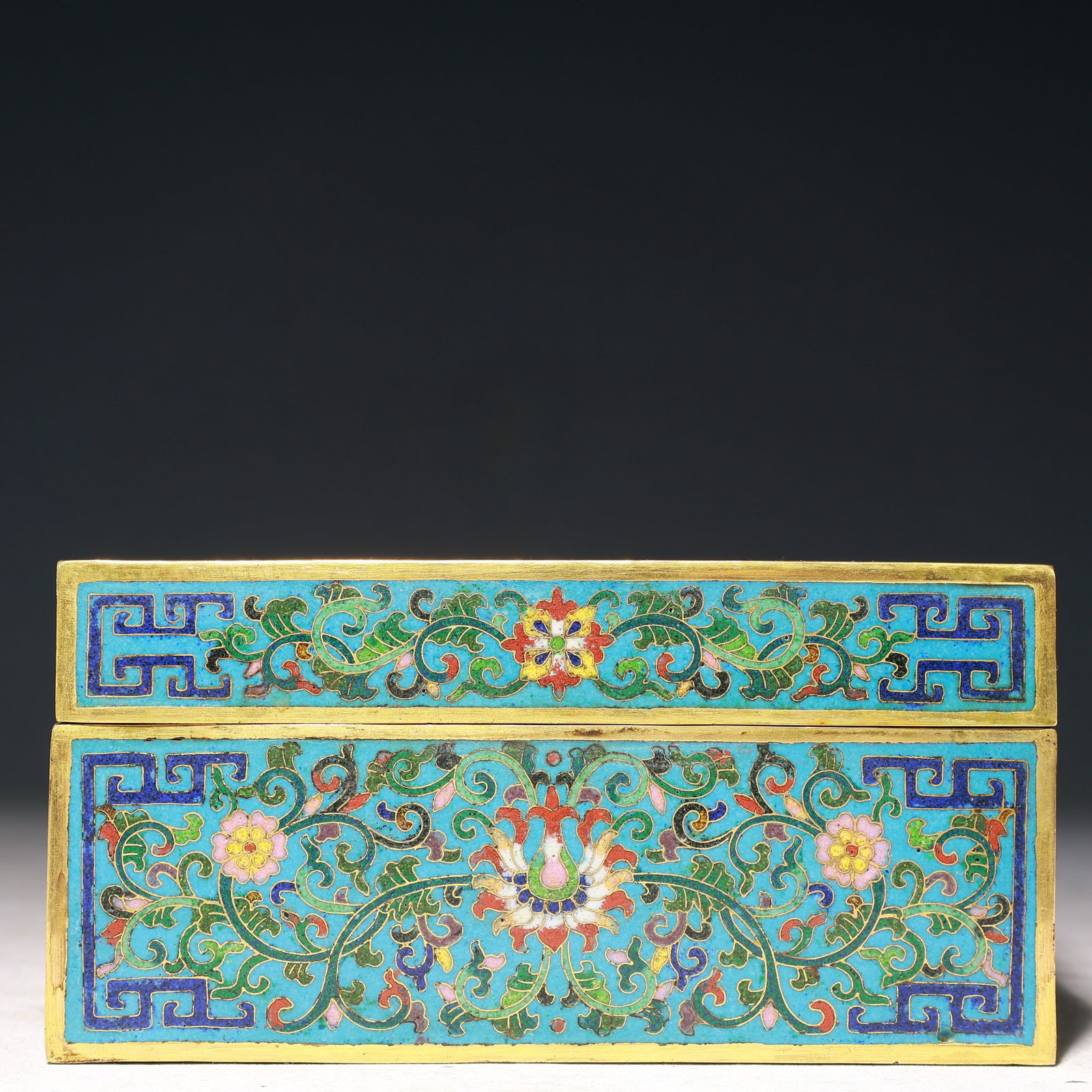 An Exquisite Cloisonne Flower Pattern Box with Cover - 6
