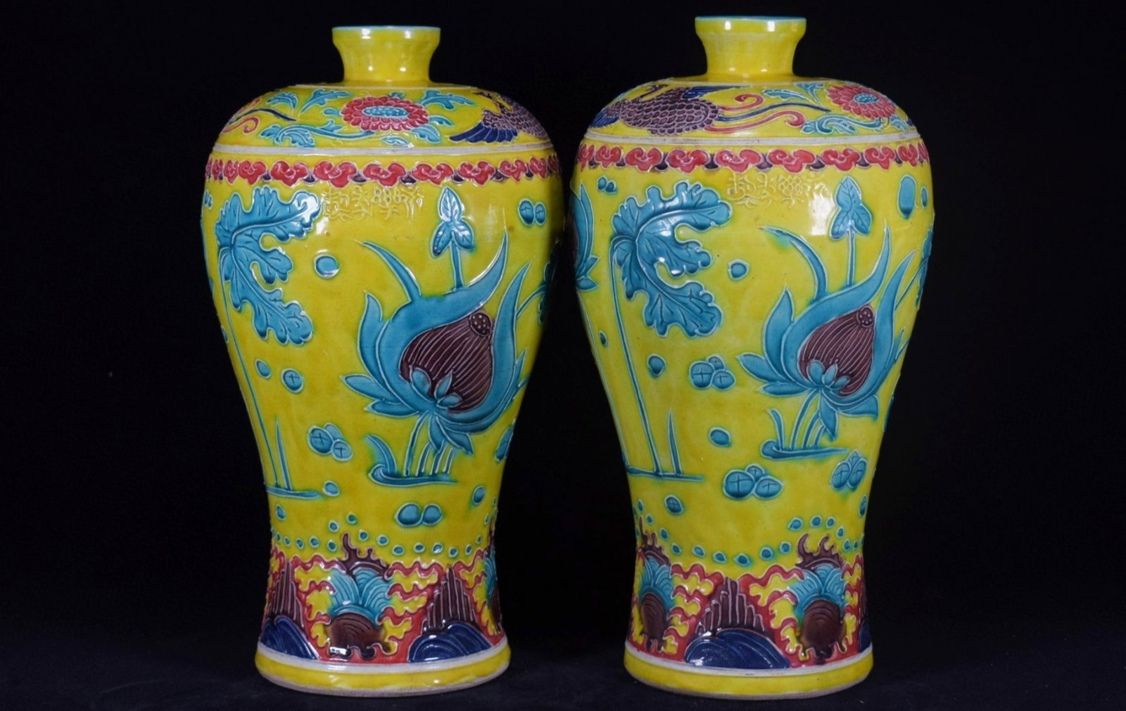A Rare Fahua Glazed Flower and Bird Pattern Vase: A Rare Fahua Glazed Flower and Bird Pattern Vase,Ming Dynasty,China,Yongle Four-character Mark,Size:13.8inx7.9in 珐华彩花鸟纹瓶,中国明ߣ