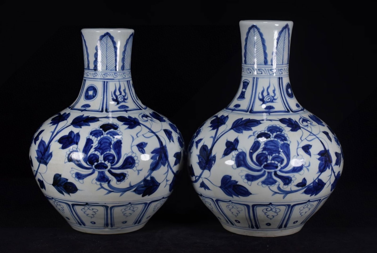 A Rare Blue and White Underglaze-Red Lotus Pattern Vase: A Rare Blue and White Underglaze-Red Lotus Pattern Vase,Yuan Dynasty,China,Size:13inx9.4in 青花釉里红缠枝莲纹瓶,中国元
