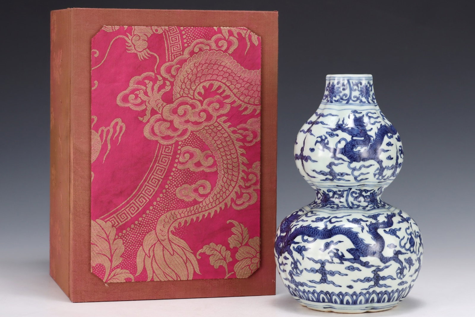 An Exquisite Blue and White Auspicious Cloud and Dragon Pattern Gourd Vase: An Exquisite Blue and White Auspicious Cloud and Dragon Pattern Gourd Vase,Ming Dynasty,China,Jiajing Six-character Mark,Size:10inx6.5in 青花祥云龙纹葫芦