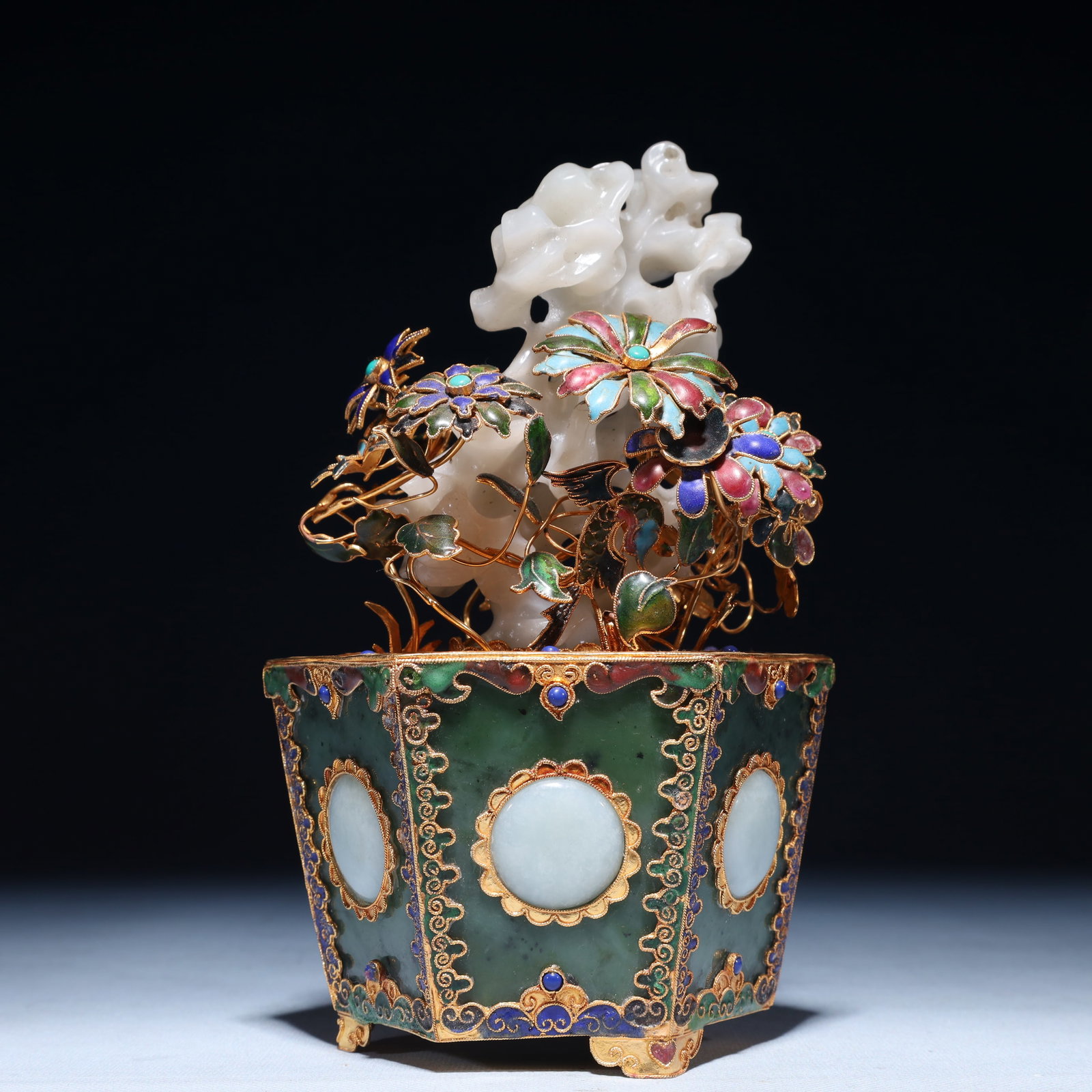 An Exquisite White Jade Inlaid Gilt Bronze Rockery Ornament, Inlaid Jasper: An Exquisite White Jade Inlaid Gilt Bronze Rockery Ornament, Inlaid Jasper, Qing Dynasty,China, Qianlong Four-character Mark, Size:4.7inx7.9in,Weight:1150g 白玉嵌铜鎏%