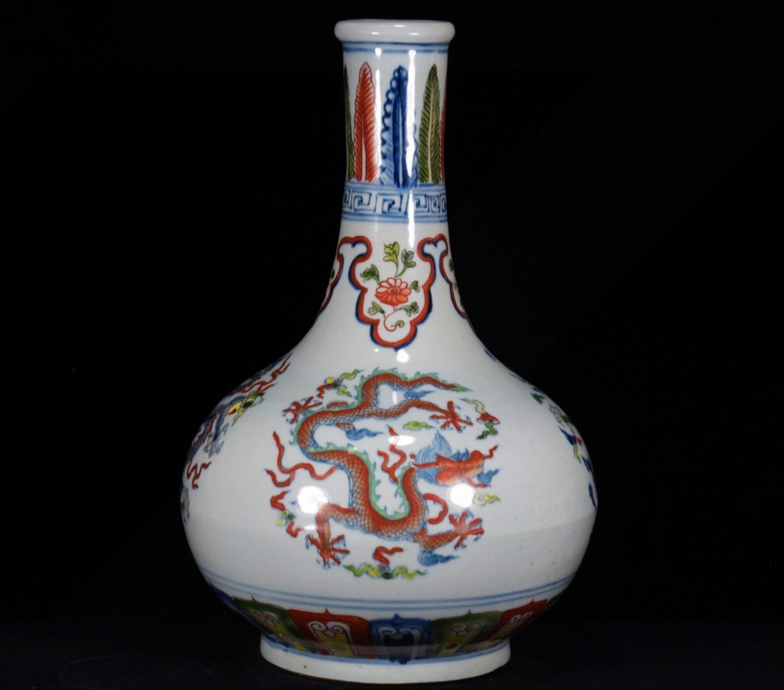 A Rare Doucai Auspicious Cloud and Dragon Pattern Vase - 4