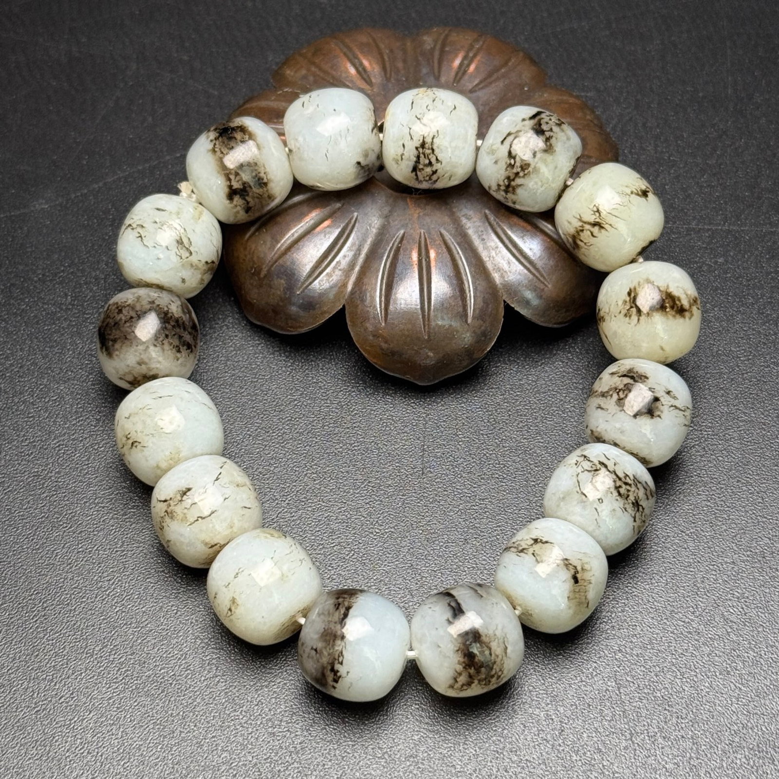 An Exquisite White Jade Bracelets - 2