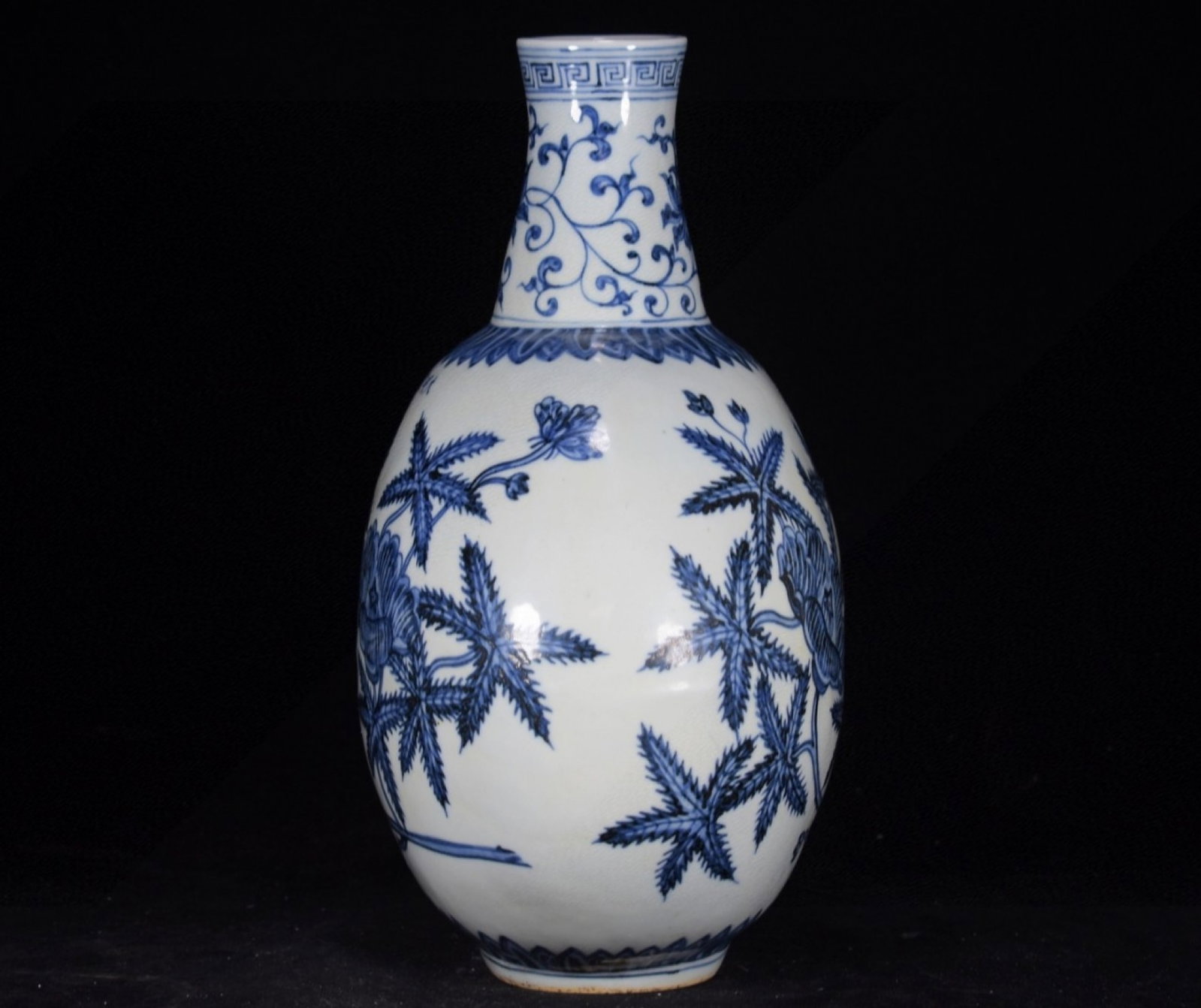 A Rare Blue and White Flower Pattern Vase - 2