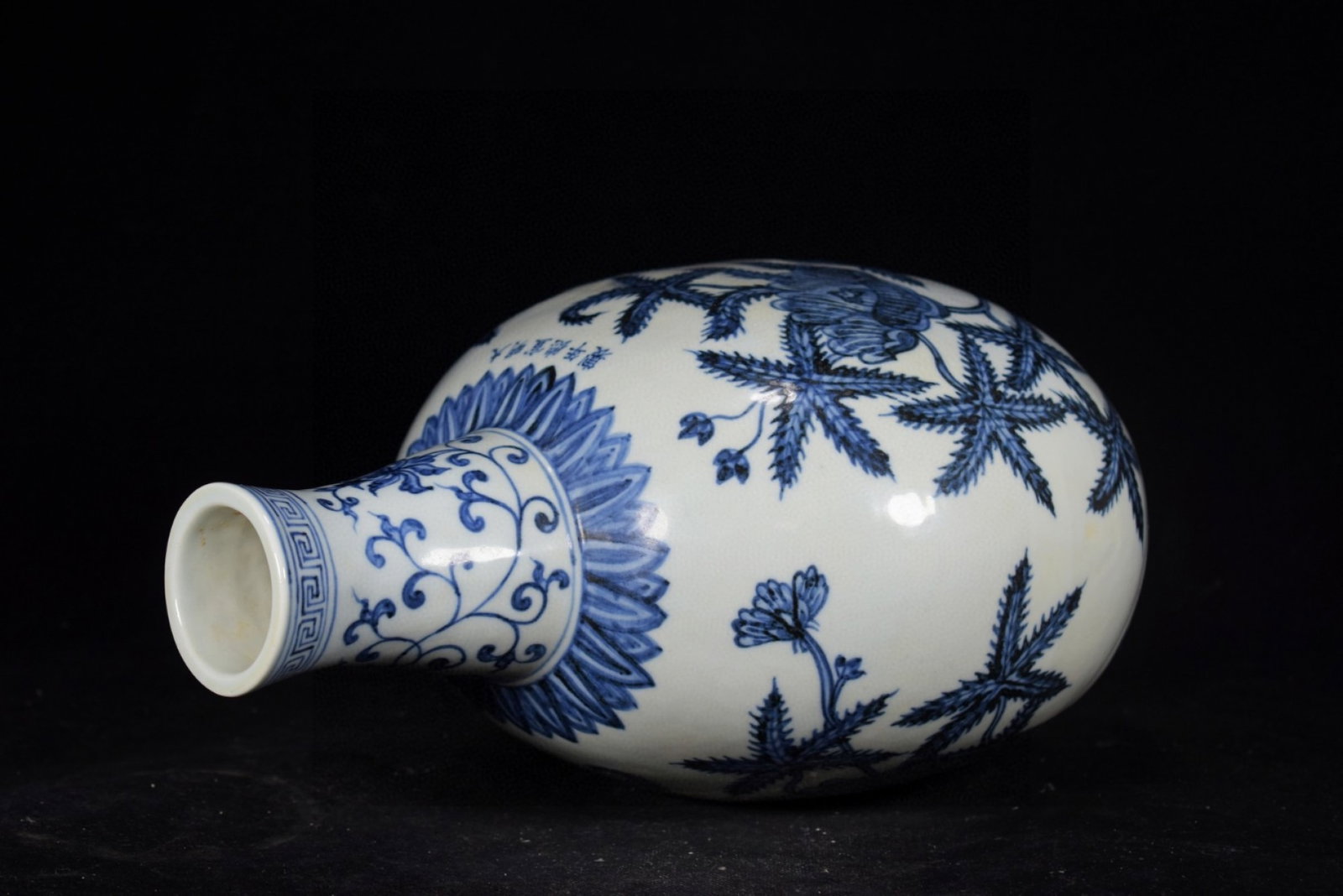 A Rare Blue and White Flower Pattern Vase - 6