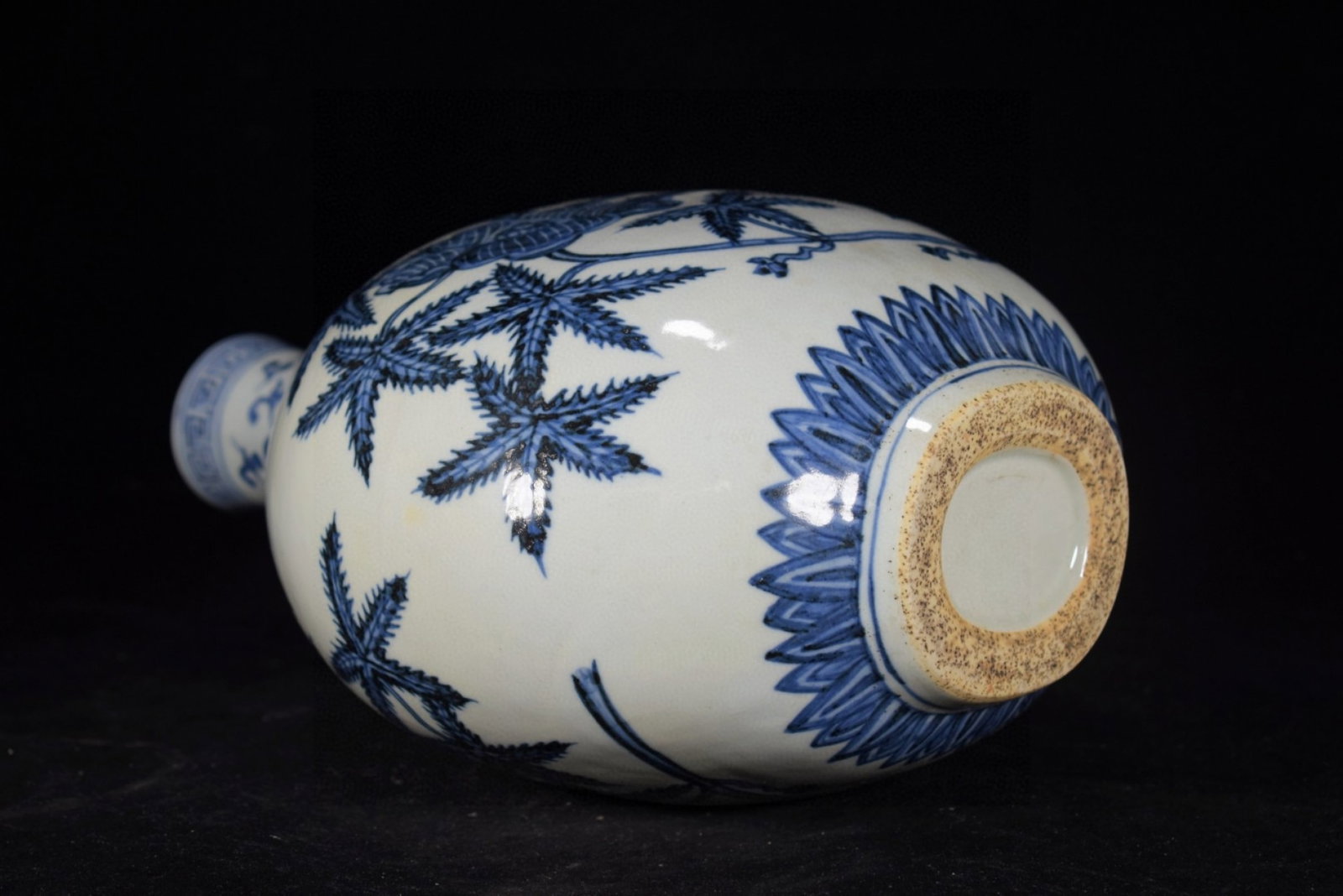 A Rare Blue and White Flower Pattern Vase - 8