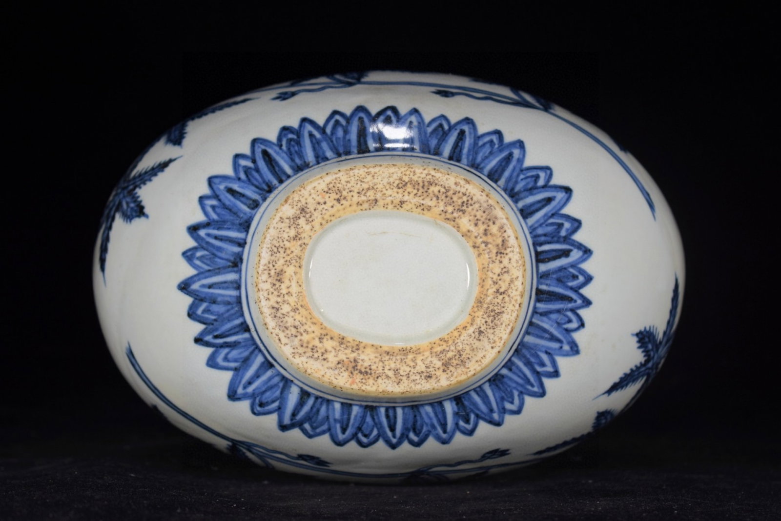 A Rare Blue and White Flower Pattern Vase - 9
