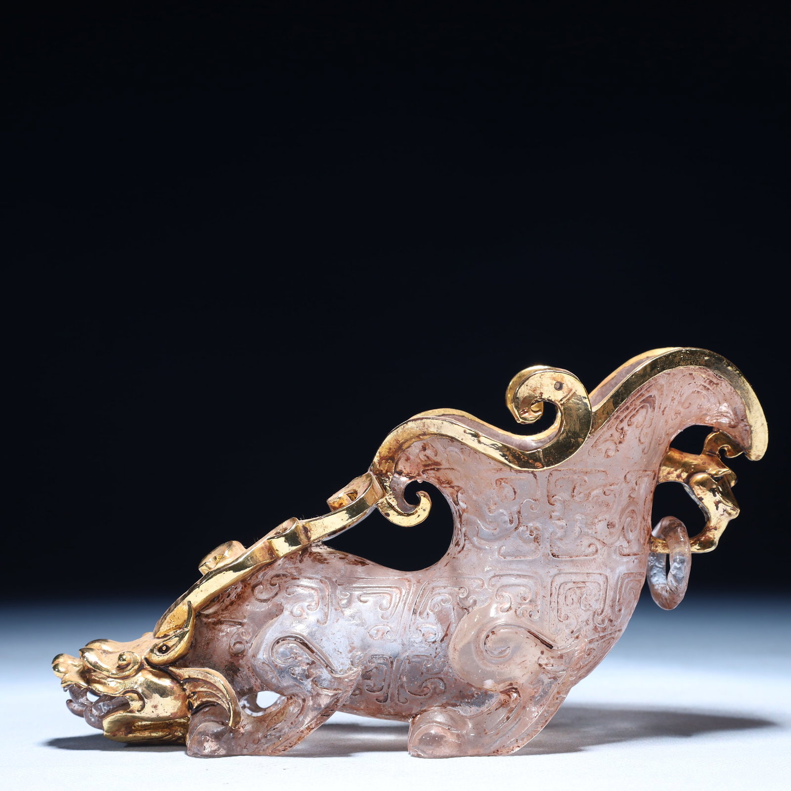 An Exquisite Agate Cover with Gold Auspicious Beast Pattern Goblet: An Exquisite Agate Cover with Gold Auspicious Beast Pattern Goblet,Qing Dynasty,China,Size:7.5inx2.4inx3.9in,Weight:700g