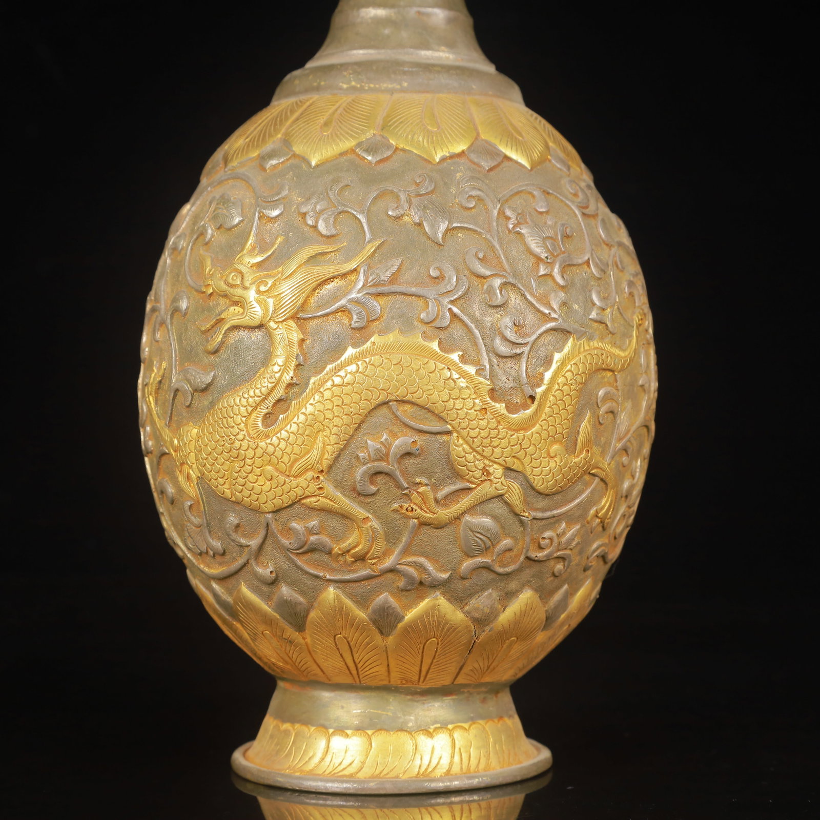 An Exquisite Gilt Silver Dragon and Phoenix Pattern Vase - 7