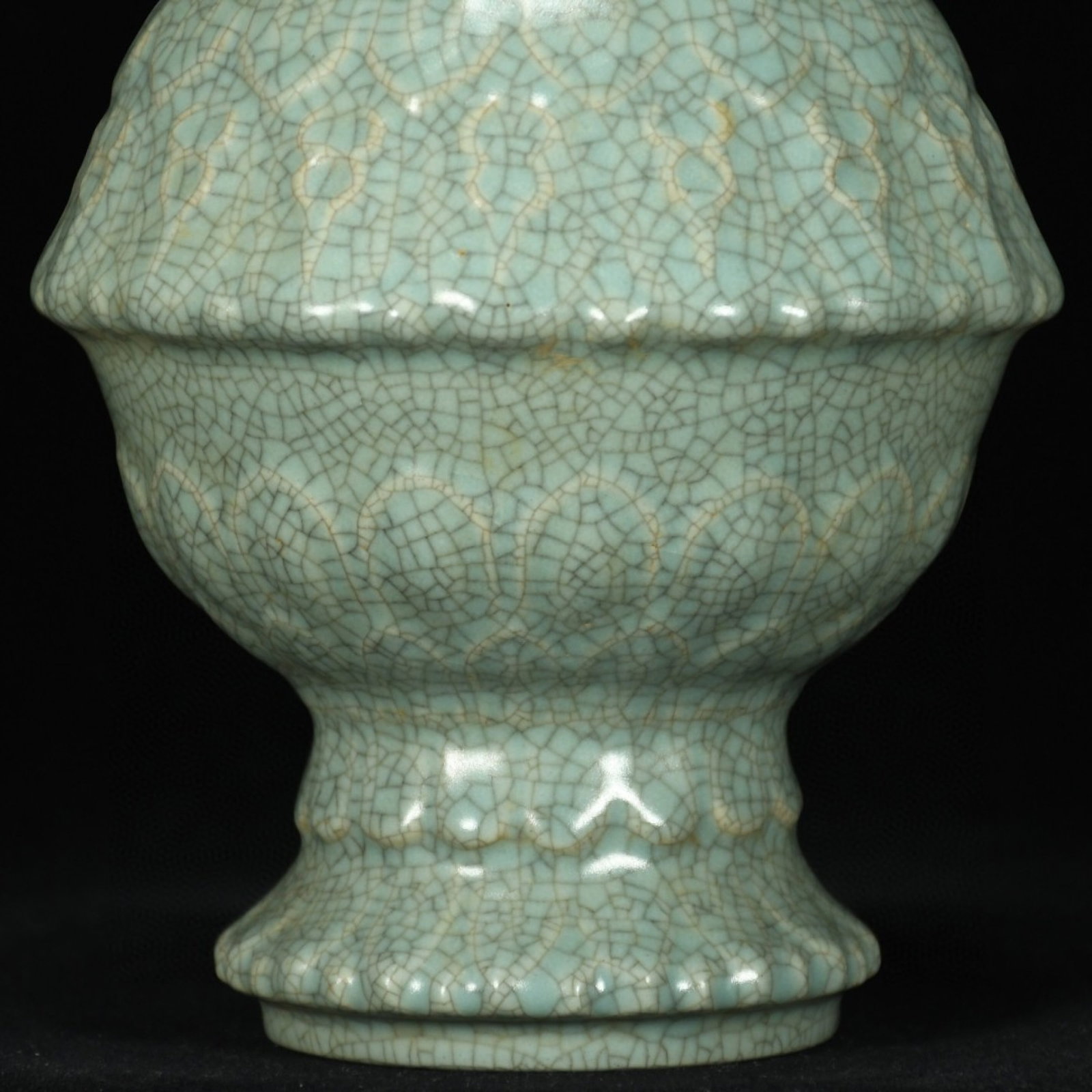 An Exquisite Ru yao Lotus Pattern Vase - 3