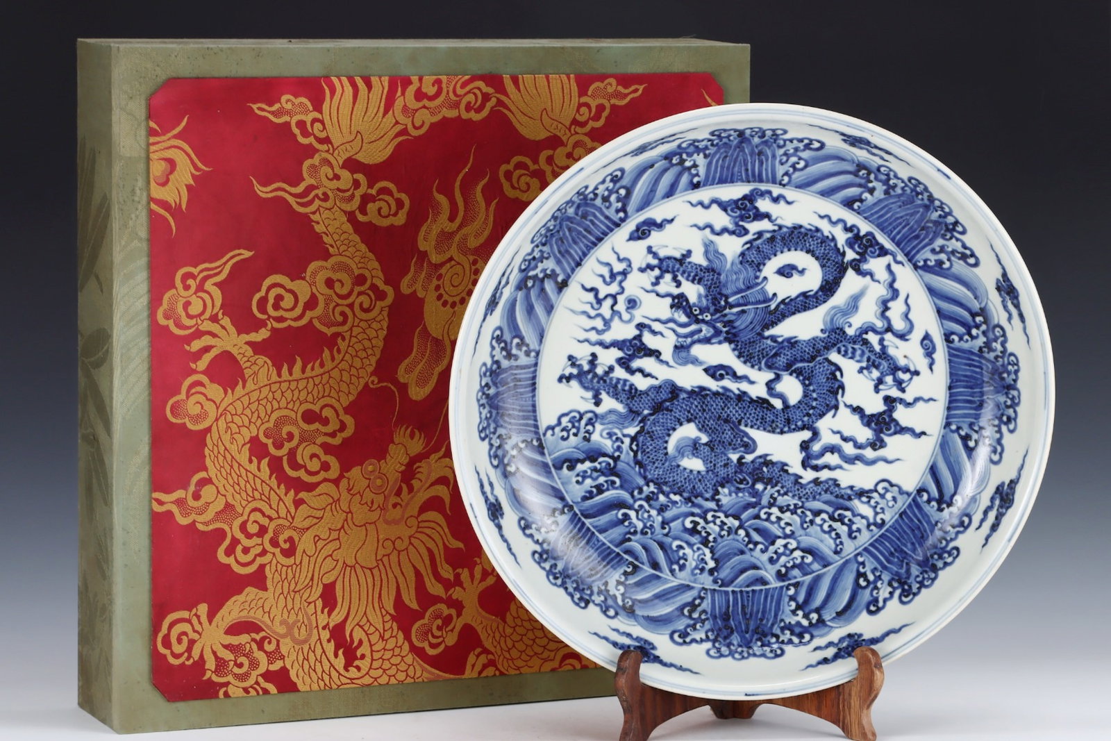 A Huge Blue and White Seawater Auspicious Cloud and Dragon Pattern Plate: A Huge Blue and White Seawater Auspicious Cloud and Dragon Pattern Plate,Ming Dynasty,China,Size:3.3inx19.1in