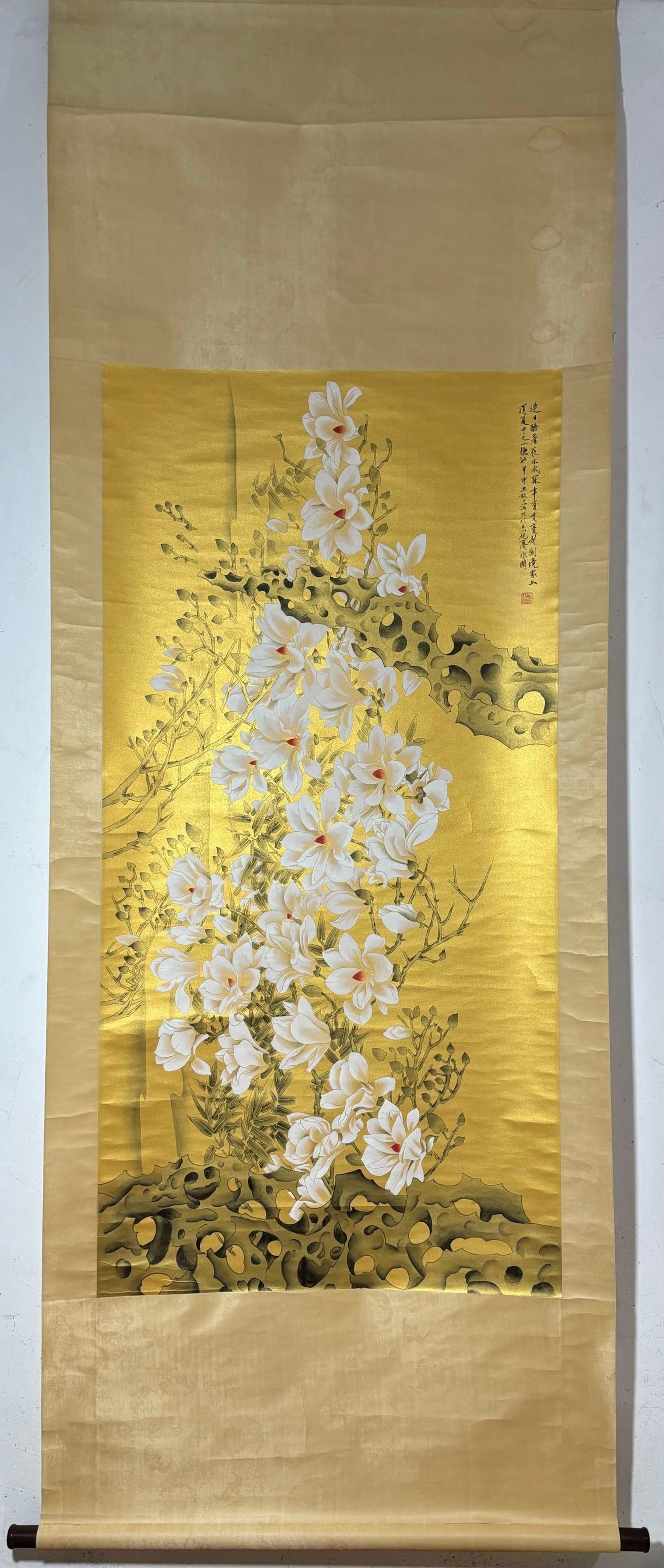A Chinese Vertical Scroll Ink Painting of Magnolia on Paper,Yu Feian: A Chinese Vertical Scroll Ink Painting of Magnolia on Paper,Yu Feian,Size:(Without frame)53.5inx26.7in 一幅中国水墨玉兰花图立轴,