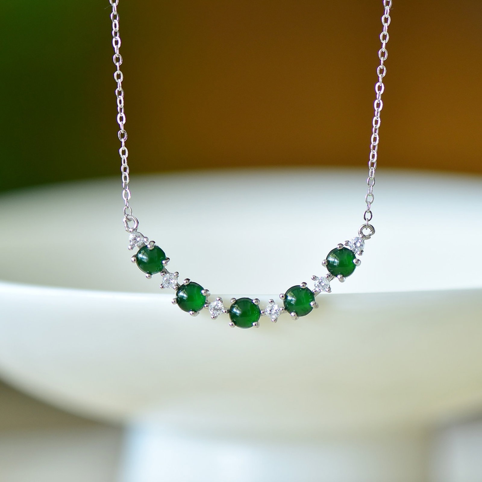 An Exquisite Sterling Silver Inlaid Jadeite Pendant,Inlaid Diamond: An Exquisite Sterling Silver Inlaid Jadeite Pendant,Inlaid Diamond,Size:4mmx4mm 纯银镶翡翠吊坠,嵌钻石