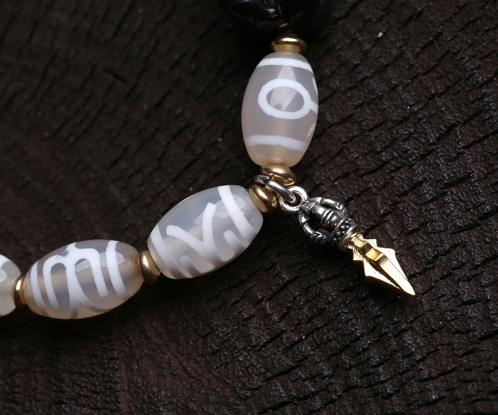 An Exquisite Dzi Bead Bracelets - 3