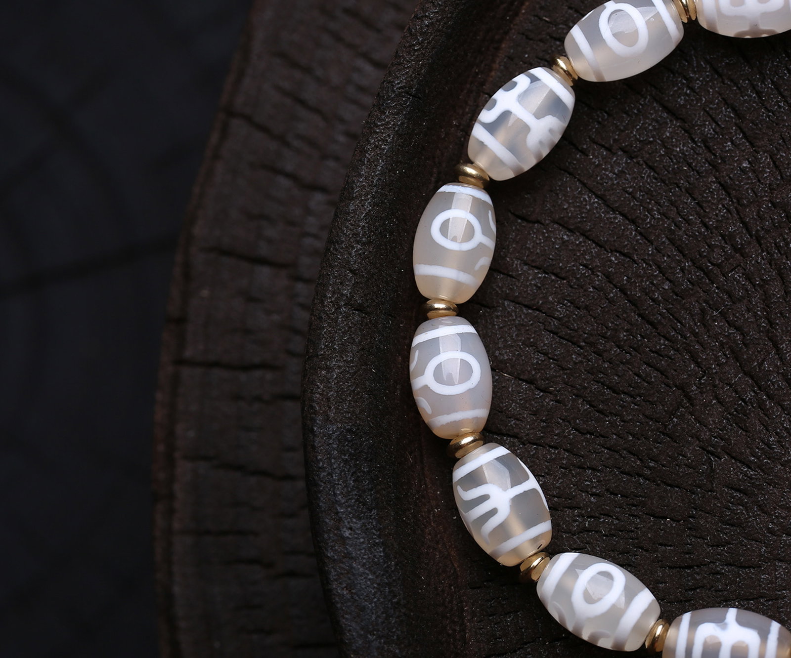An Exquisite Dzi Bead Bracelets - 4