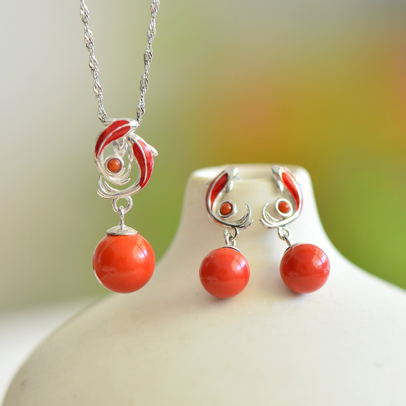 A Set of Fine Sterling Silver-Gold Plated Inlaid Cinnabar Jewelrys: A Set of Fine Sterling Silver-Gold Plated Inlaid Cinnabar Jewelrys,Size:(Pendant)10mmx10mm,(Earrings)8mmx8mm 寓意:好运连连,财运附体