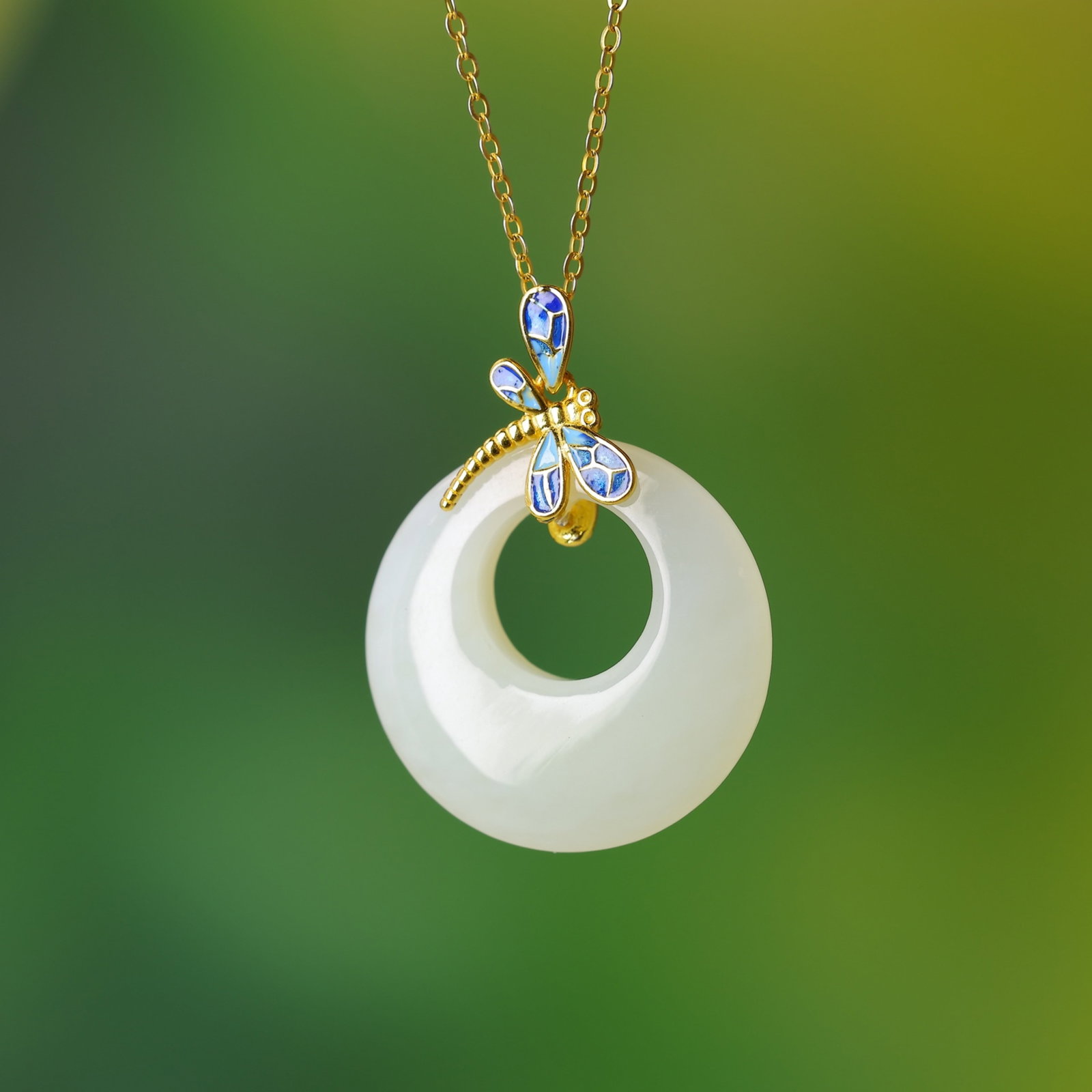 An Exquisite Sterling Silver-Gold Plated Inlaid White Jade Pendant: An Exquisite Sterling Silver-Gold Plated Inlaid White Jade Pendant,Size:23mmx23mm 纯银镀金镶白玉吊坠