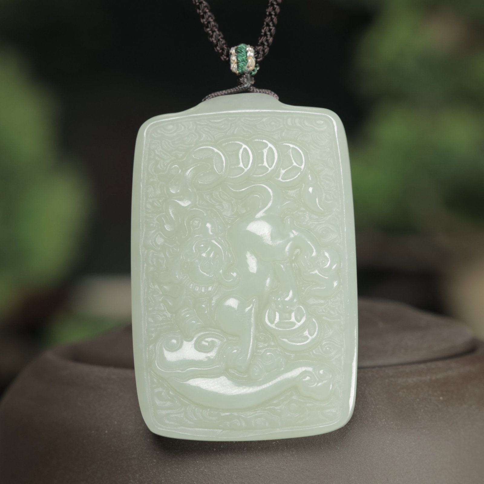 An Exquisite White Jade Auspicious Beast Pattern Pendant: An Exquisite White Jade Auspicious Beast Pattern Pendant,Size:31mmx49mm (寓意)吉祥 招财 辟邪 白玉瑞兽纹吊坠