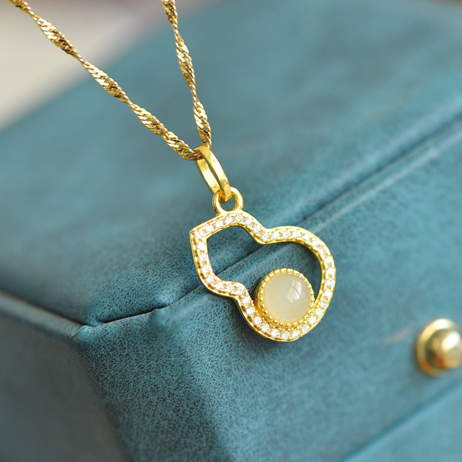 An Exquisite Sterling Silver-Gold Plated Inlaid White Jade Gourd Pendant,Inlaid Diamonds: An Exquisite Sterling Silver-Gold Plated Inlaid White Jade Gourd Pendant,Inlaid Diamonds,Size:6mmx6mm
