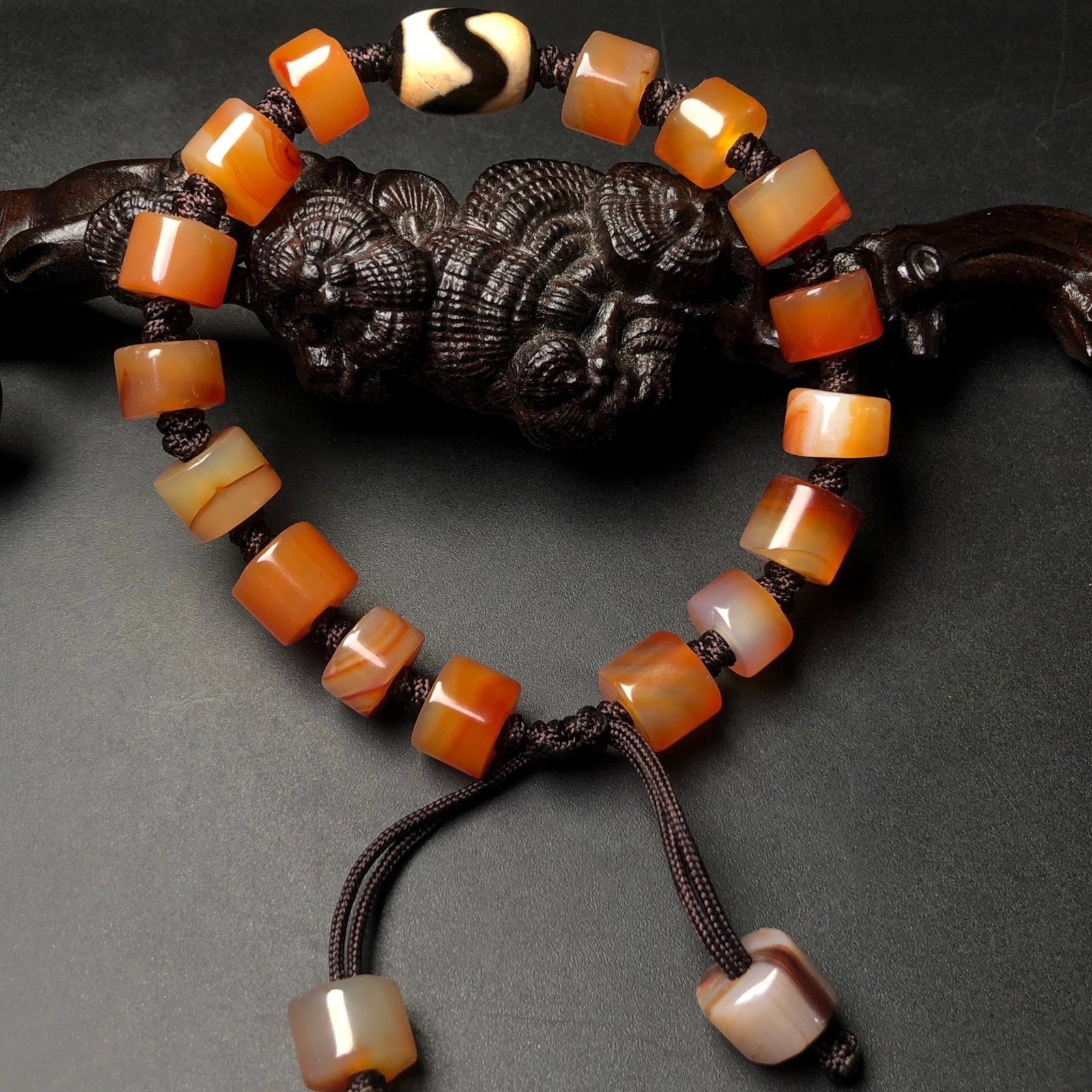 An Exquisite Agate Necklace - 2