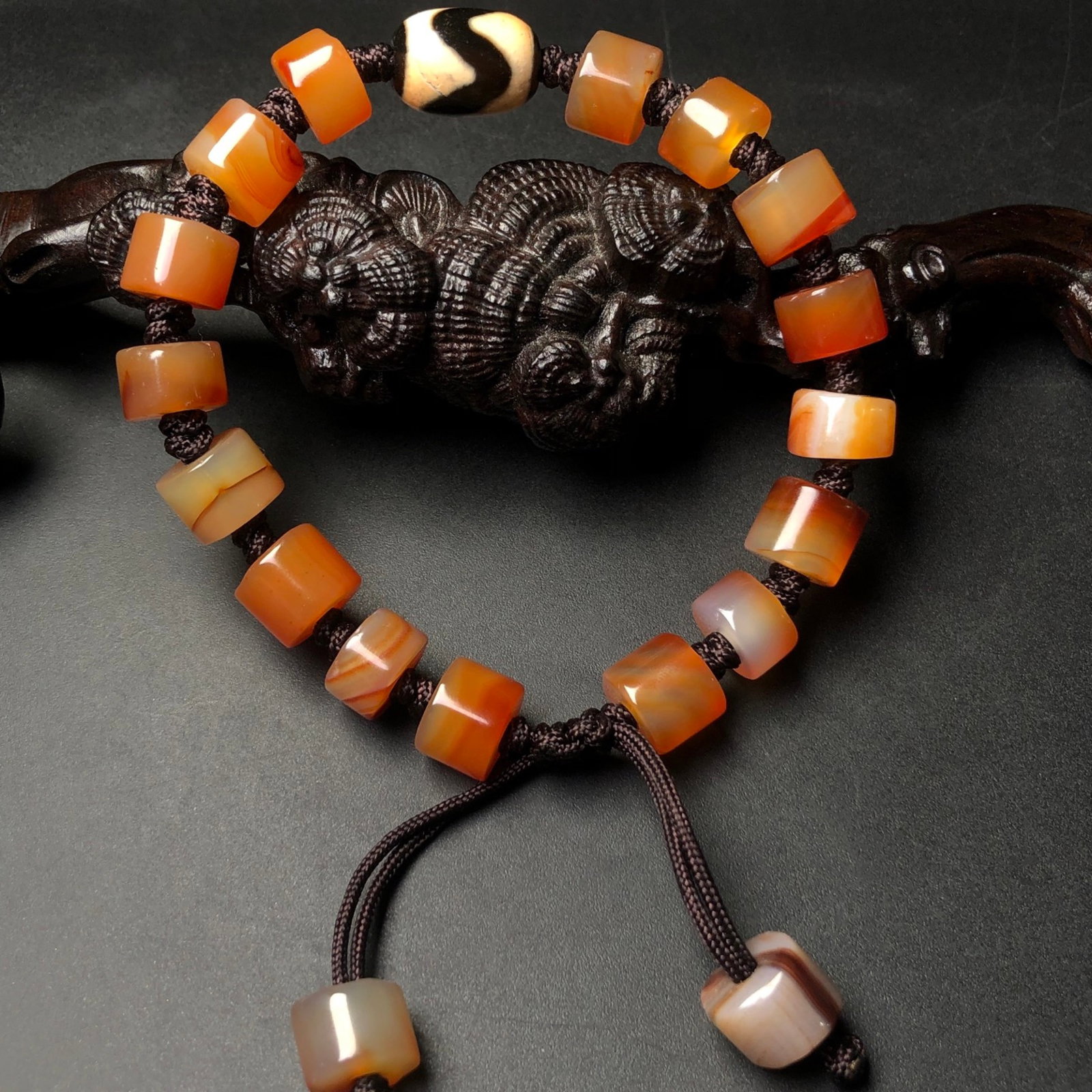 An Exquisite Agate Necklace - 3