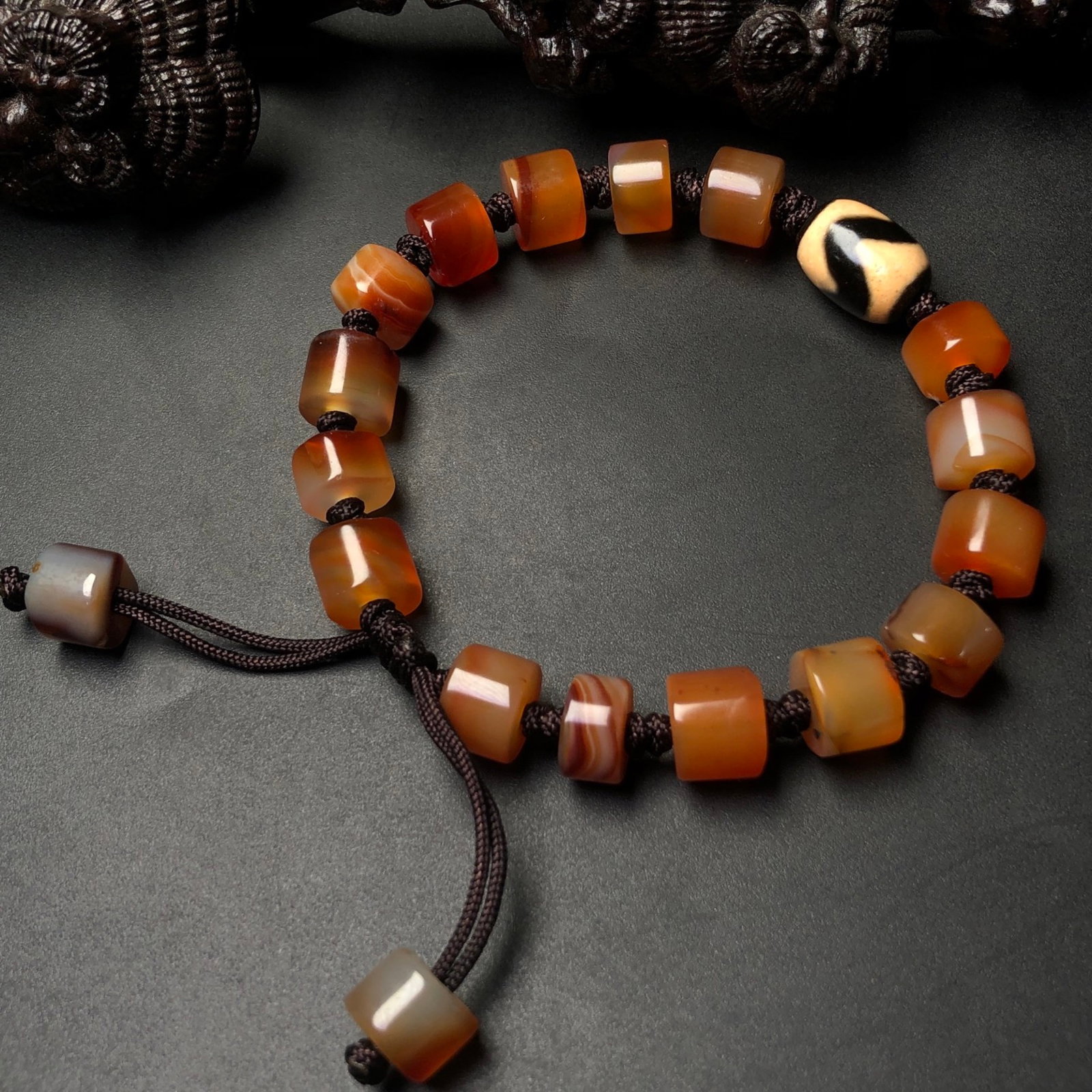 An Exquisite Agate Necklace - 5