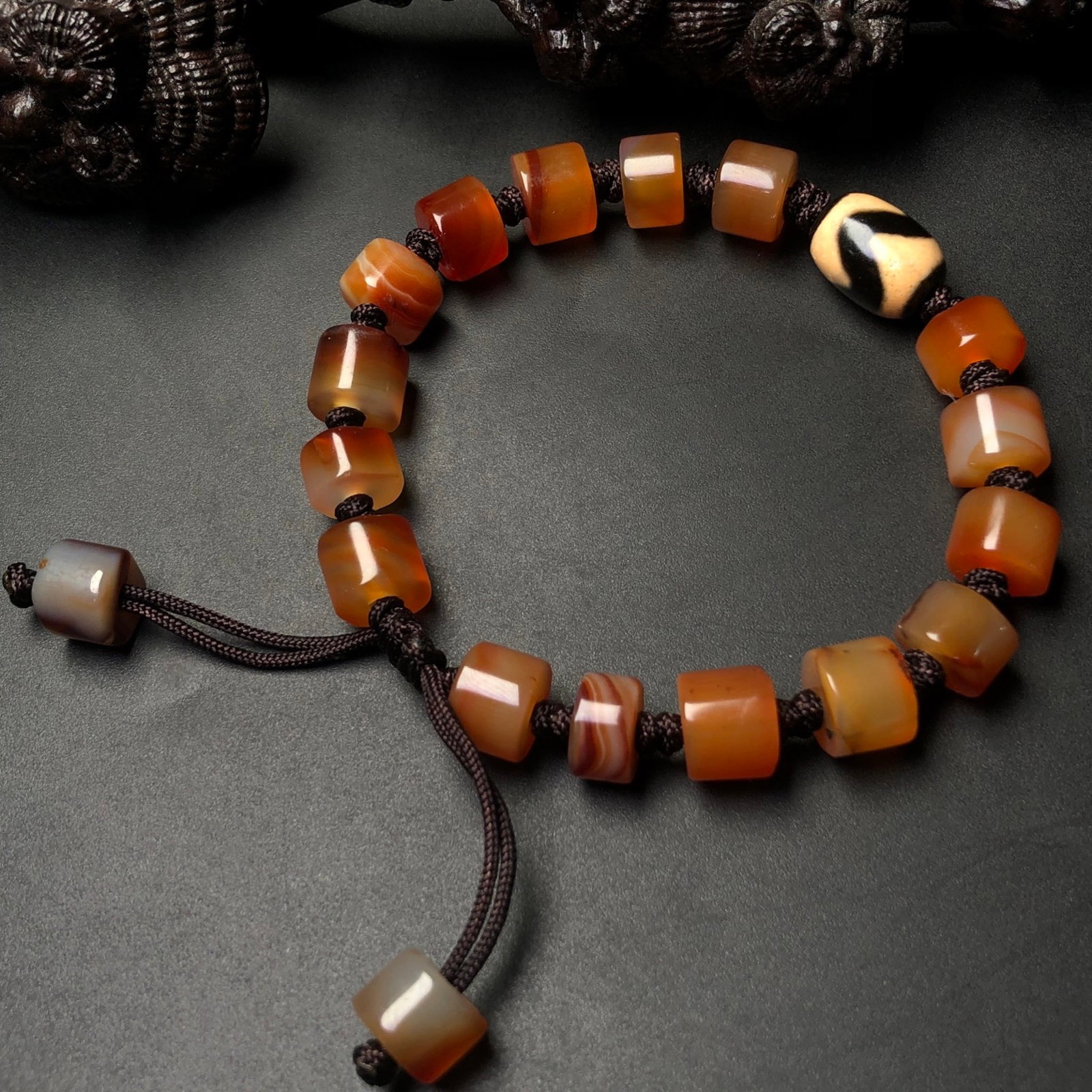 An Exquisite Agate Necklace - 6