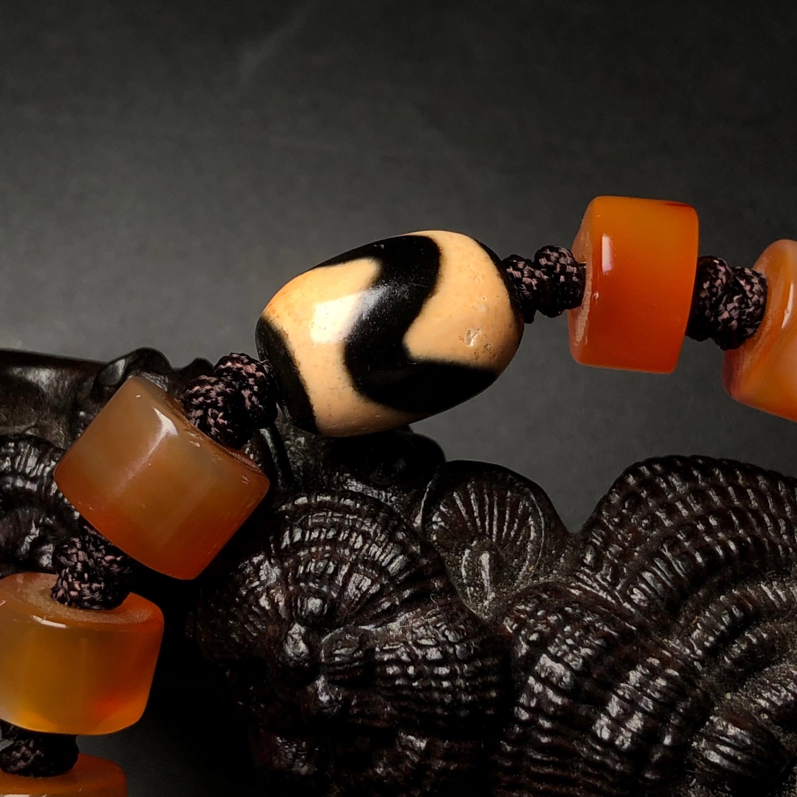 An Exquisite Agate Necklace - 8