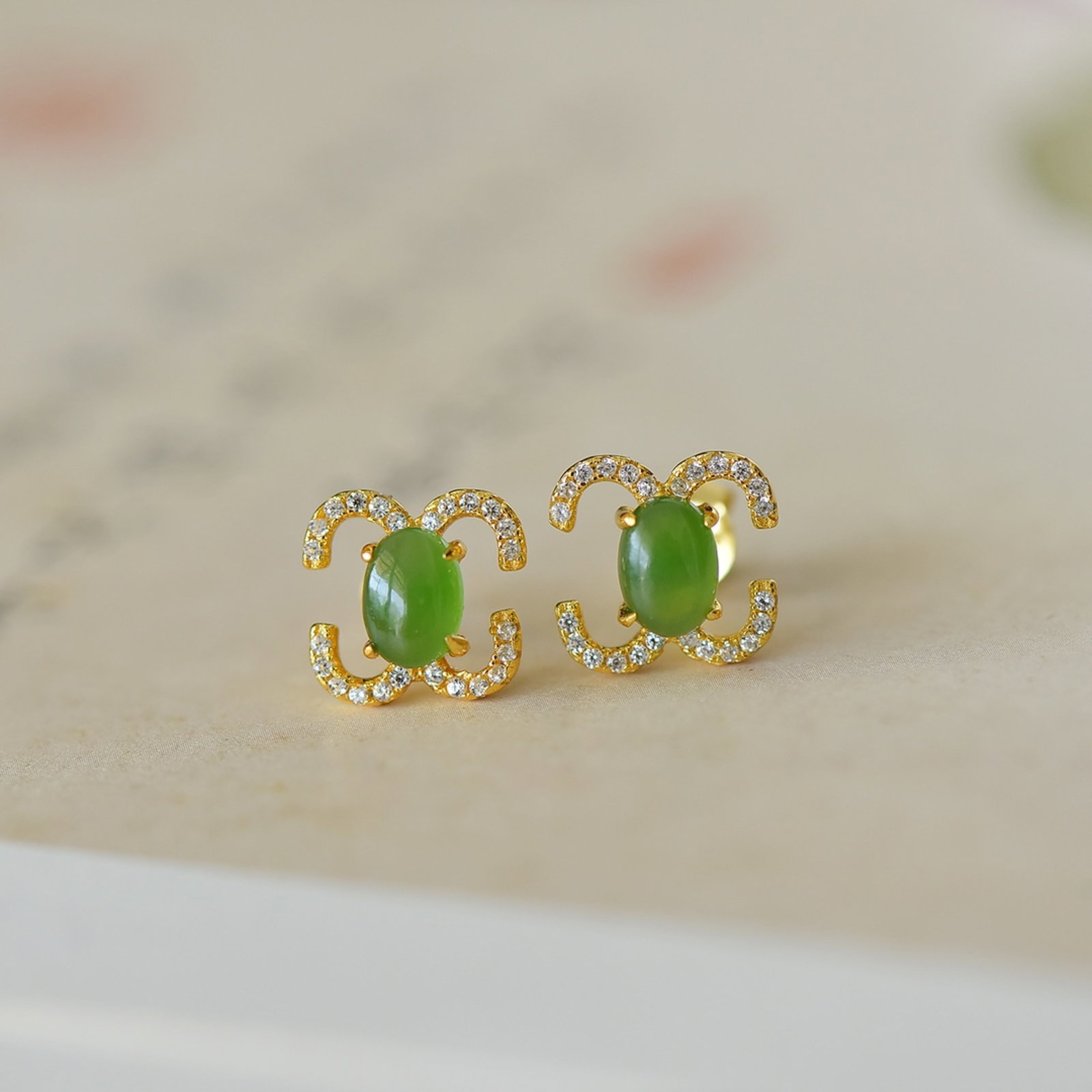 A Pair of Exquisite Sterling Silver-Gold Plated Inlaid Jasper Earrings: A Pair of Exquisite Sterling Silver-Gold Plated Inlaid Jasper Earrings,Size:5mmx7mm 一对纯银镀金镶碧玉耳钉