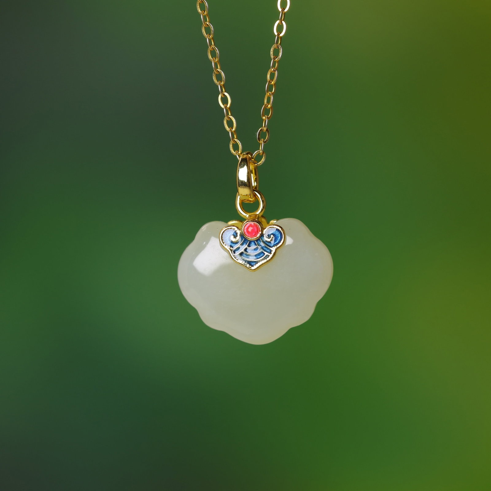 An Exquisite Sterling Silver-Gold Plated Inlaid White Jade Pendant: An Exquisite Sterling Silver-Gold Plated Inlaid White Jade Pendant,Size:12mmx15mm 纯银镀金镶白玉吊坠