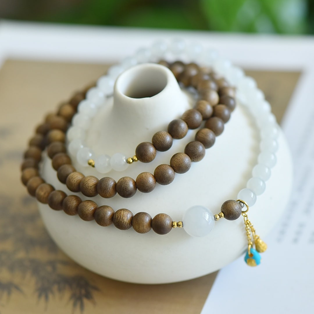 An Exquisite White Jade Eaglewood Bracelets - 2