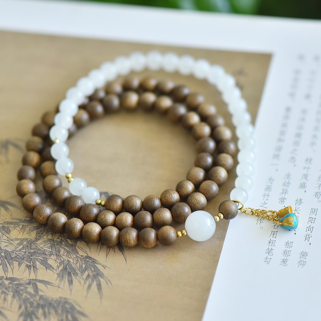 An Exquisite White Jade Eaglewood Bracelets - 3